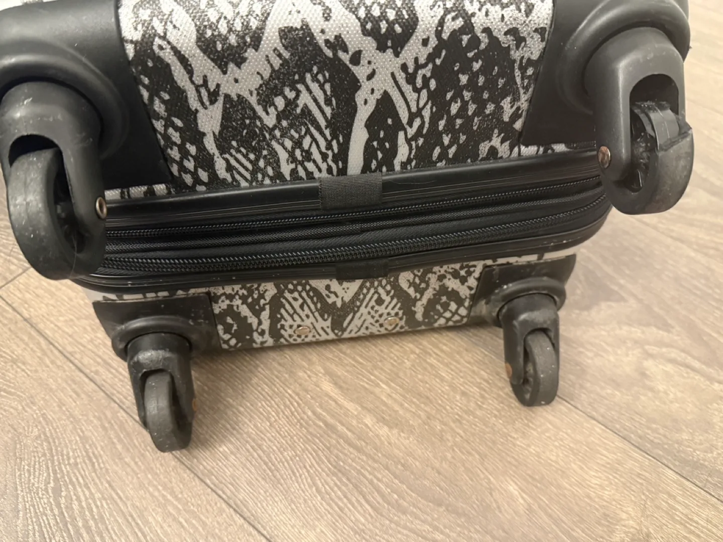 Heys Carry-on Suitcase - Snakeskin Print image indicator(5)