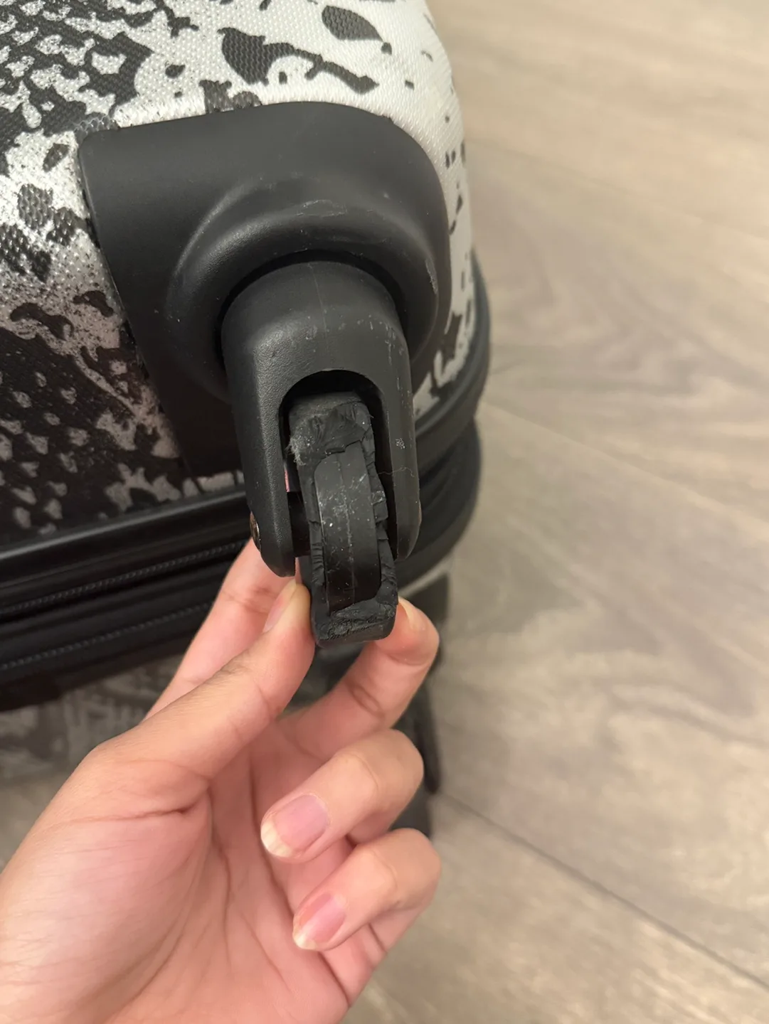 Heys Carry-on Suitcase - Snakeskin Print image indicator(6)