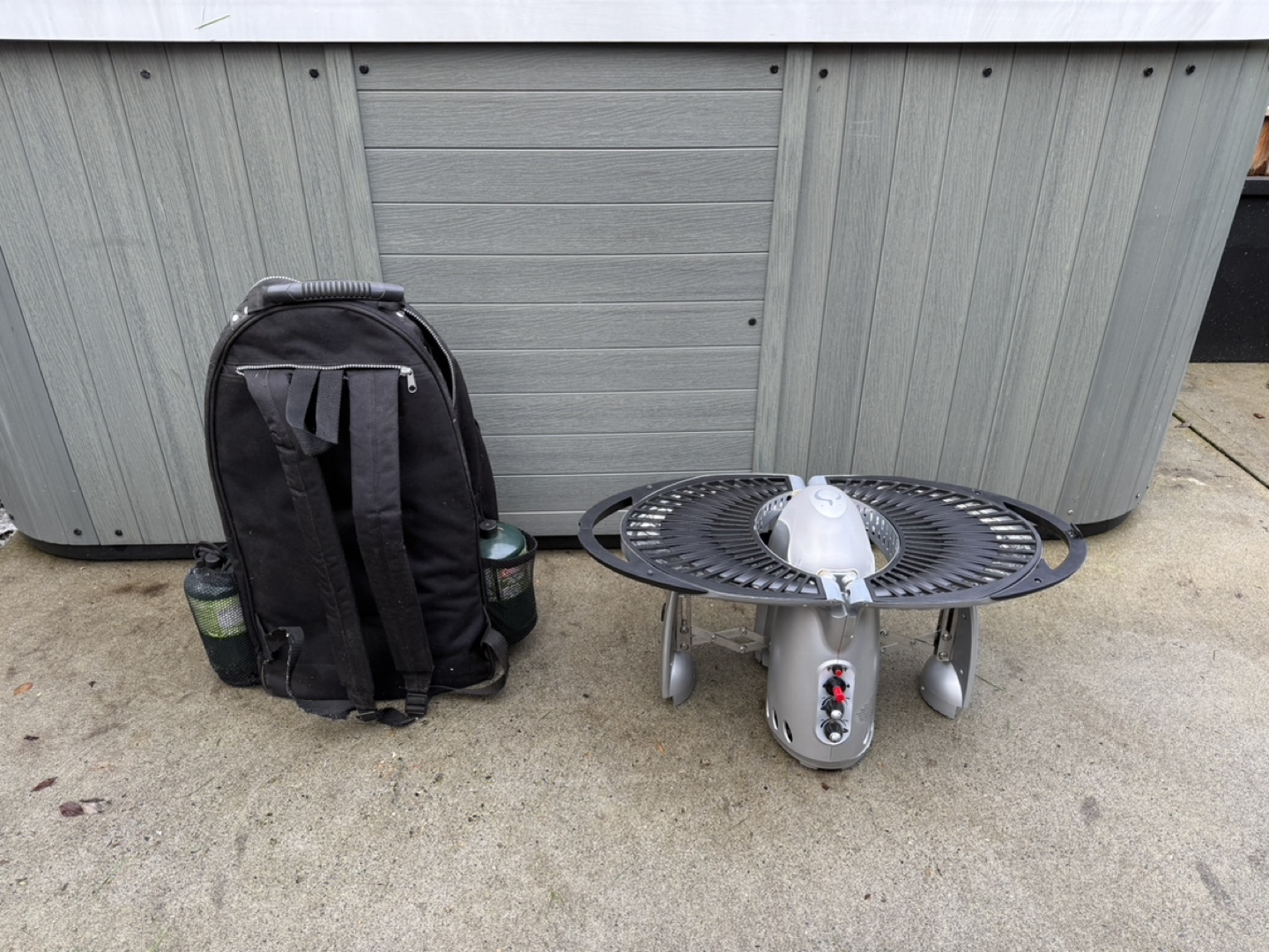 Thane Q Outdoor Portable Gas Grill with Carry Bag
