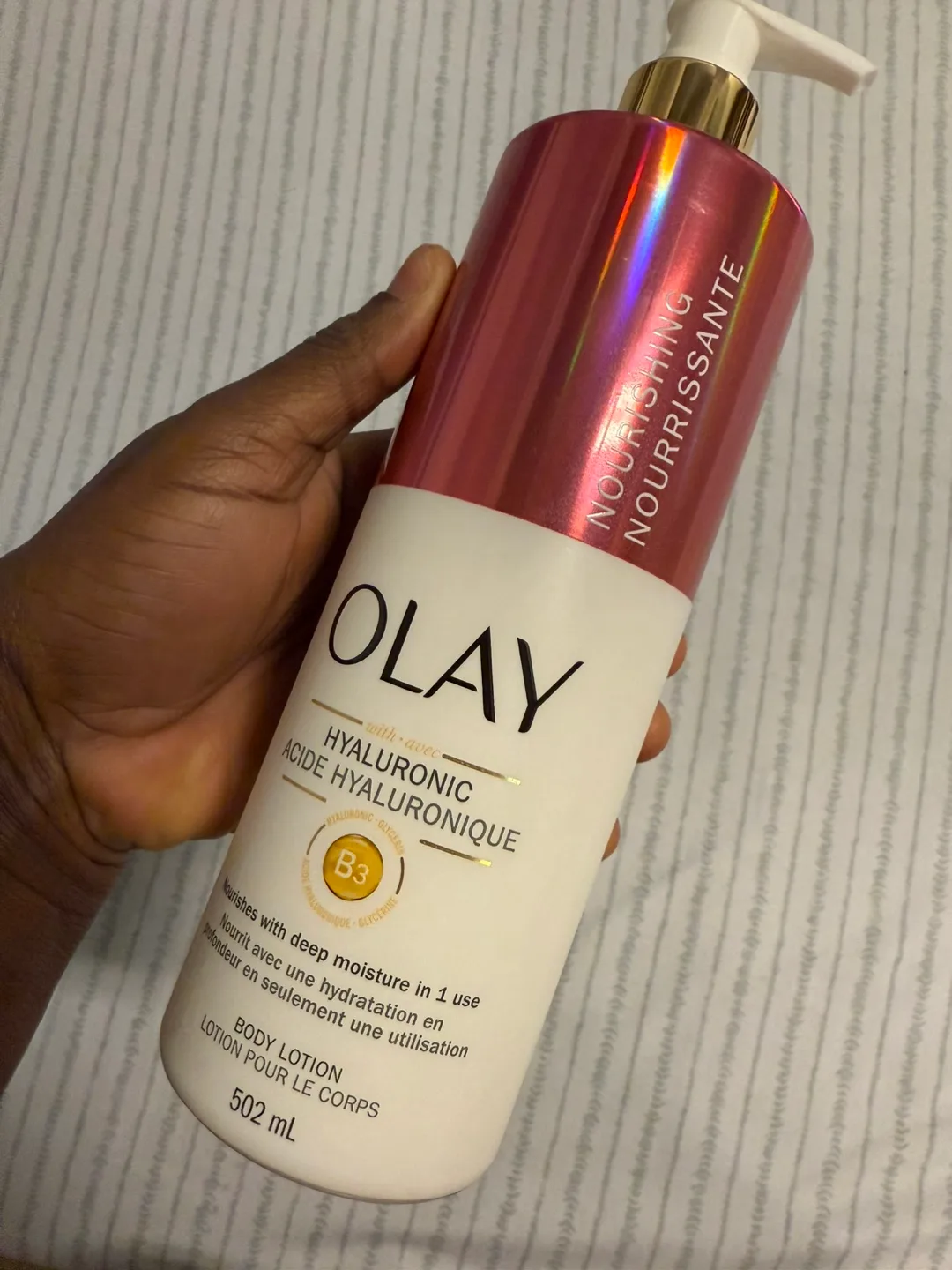 Olay Nourishing Hyaluronic Body Lotion thumbnail
