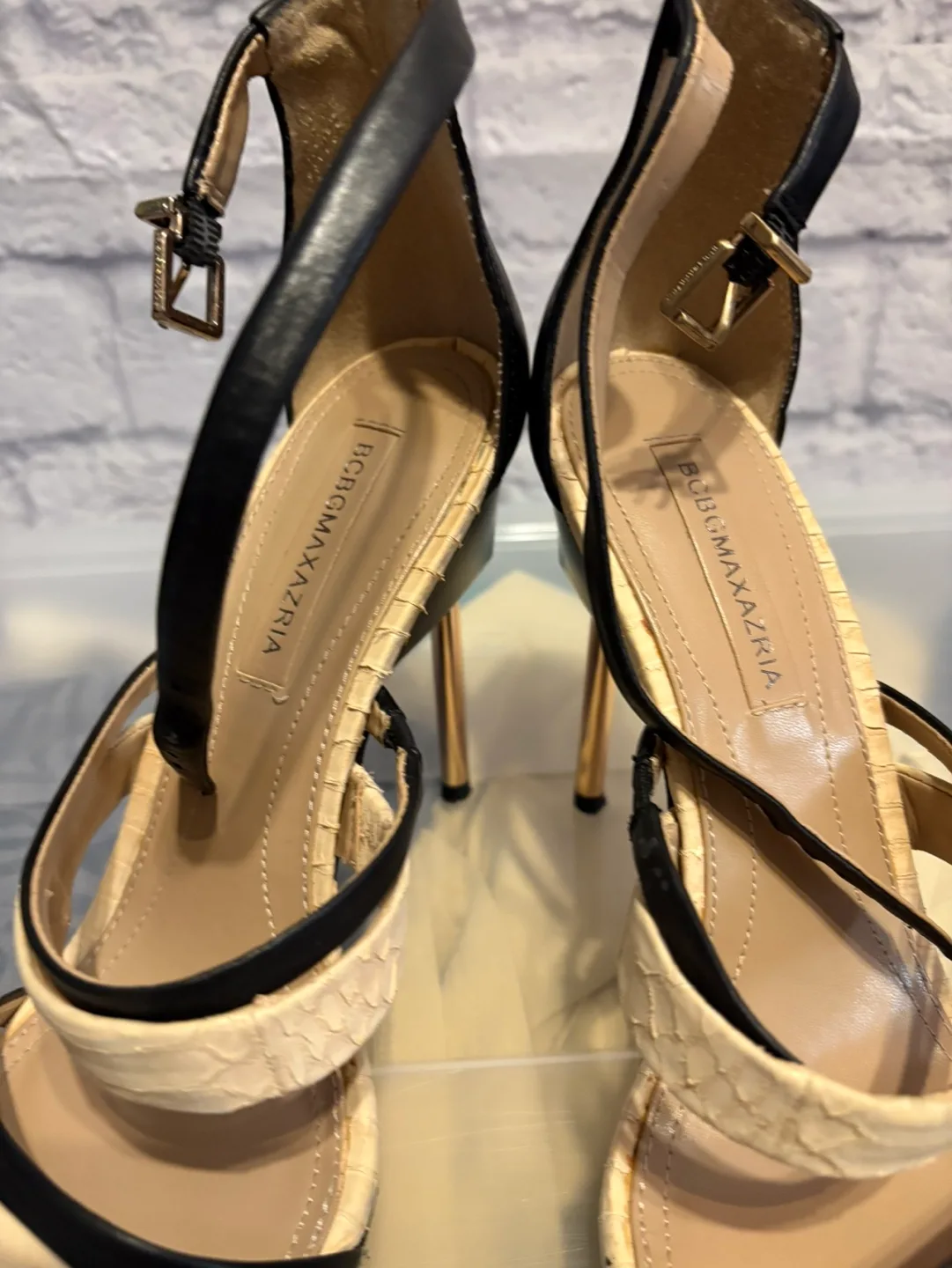 Bcbgmaxazria Snakeskin Heels Size 9 image indicator(3)