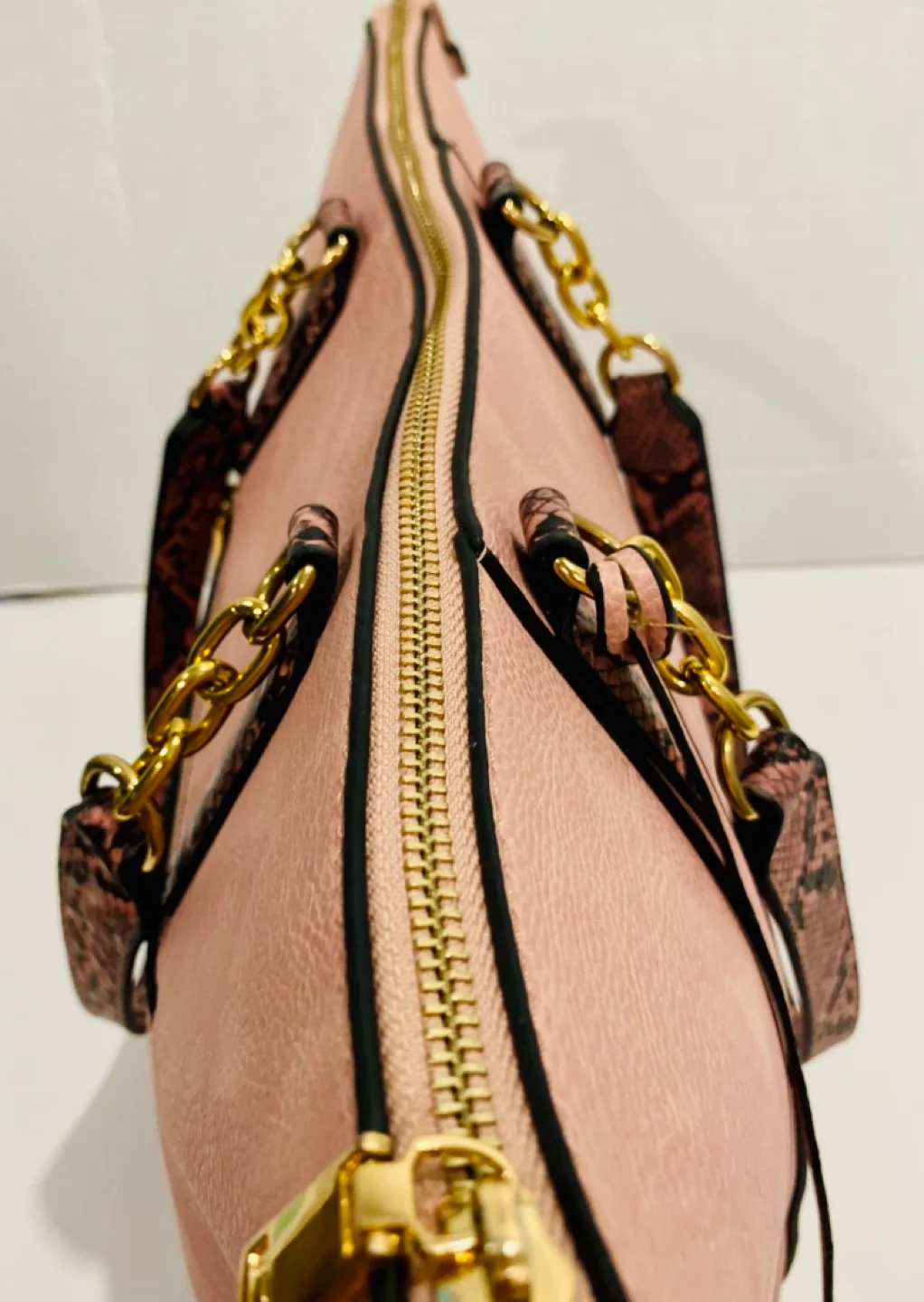 MKF Pink Tote Bag. Cartera espaciosa MKF. image indicator(3)