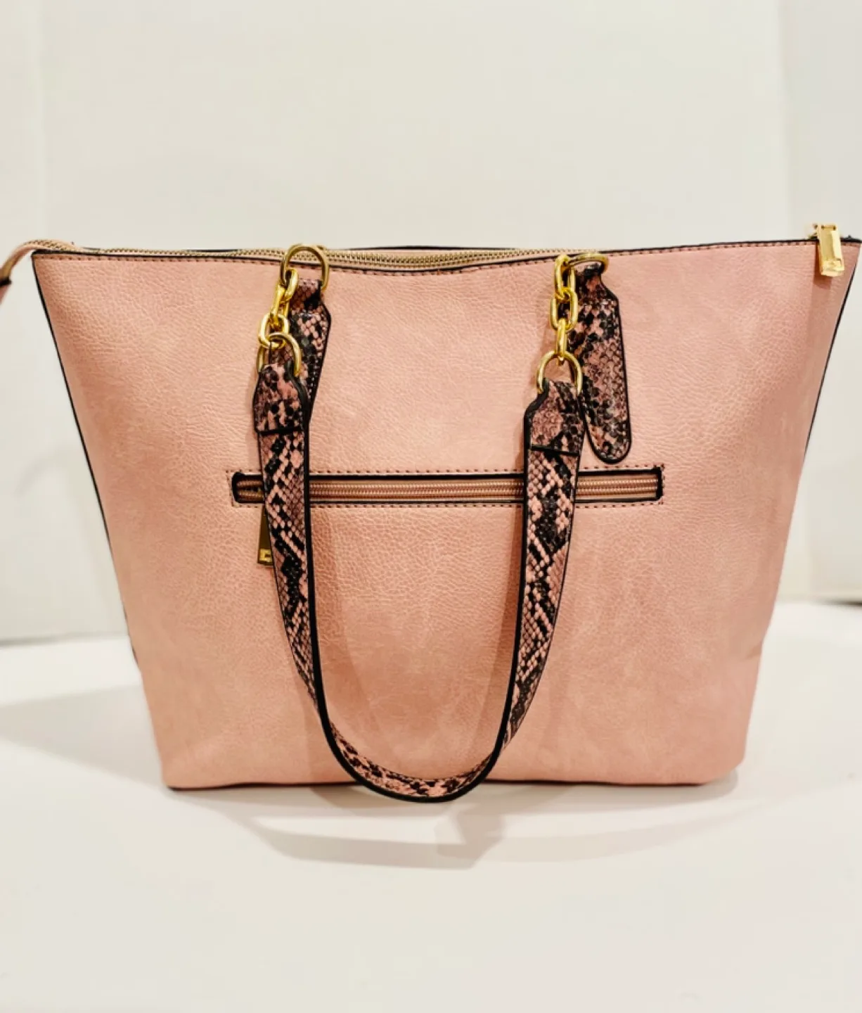 MKF Pink Tote Bag. Cartera espaciosa MKF. image indicator(2)