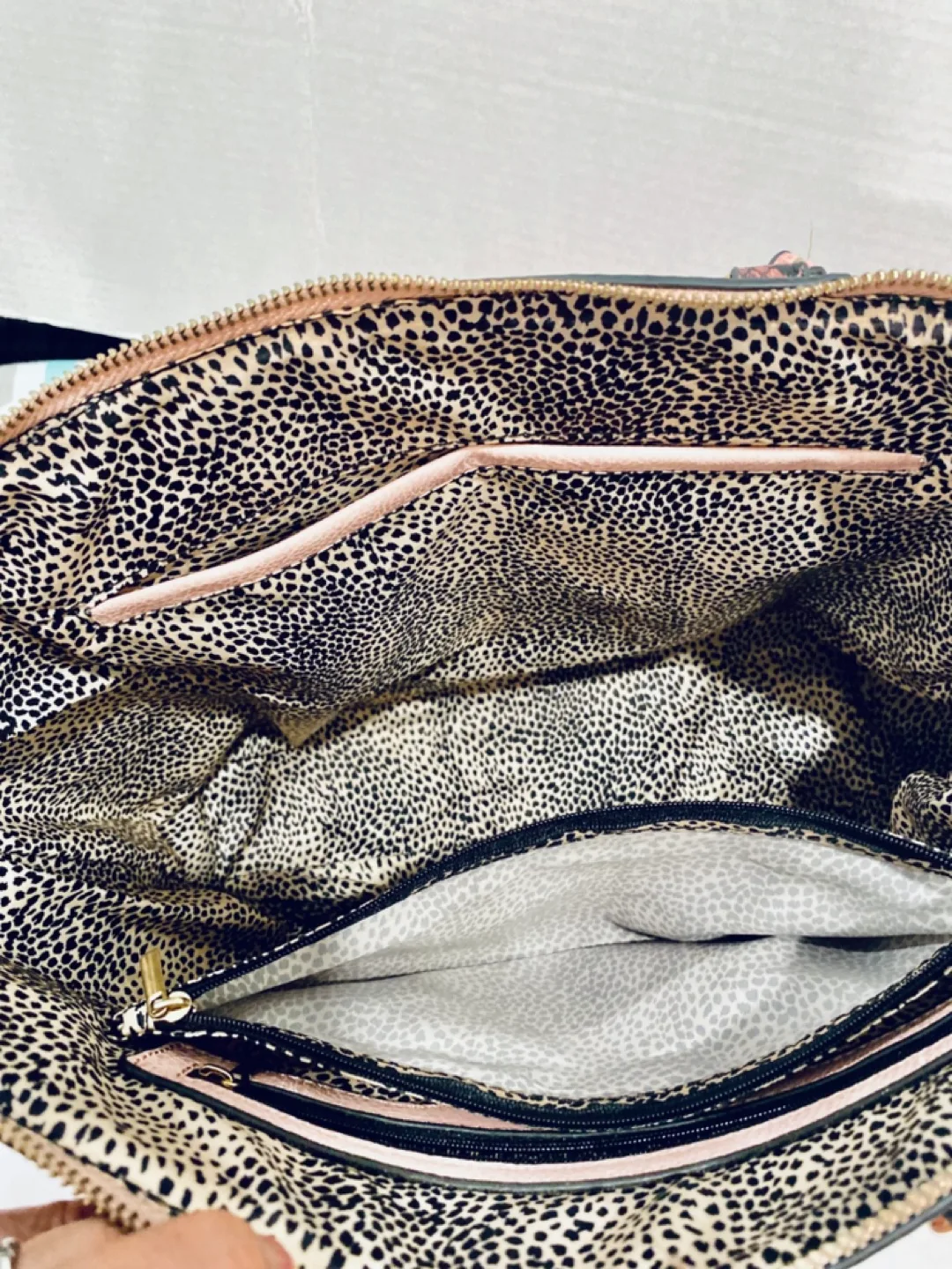 MKF Pink Tote Bag. Cartera espaciosa MKF. image indicator(8)