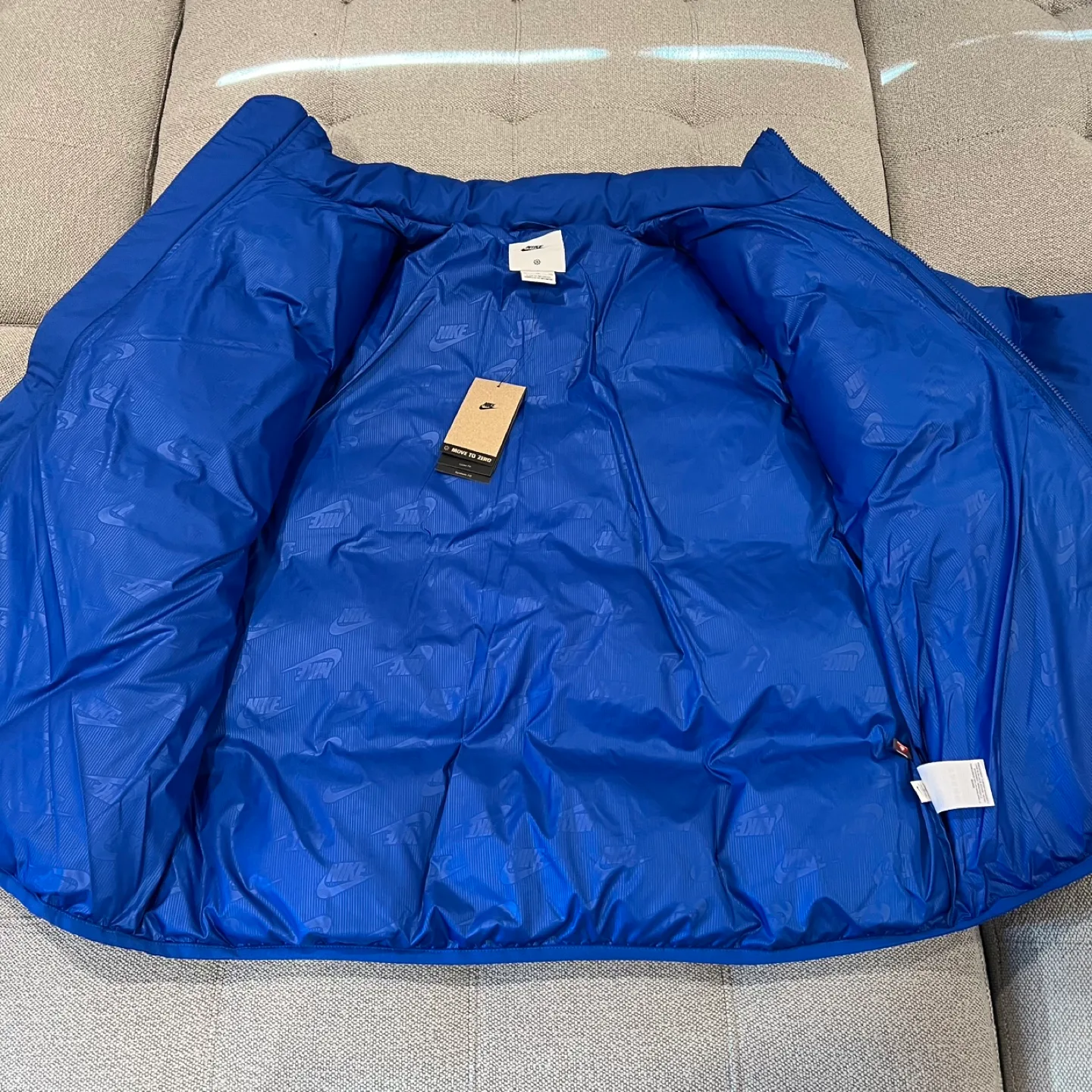 Nike Sportswear Club Futura Logo Puffer Jacket Men Size XL image indicator(3)