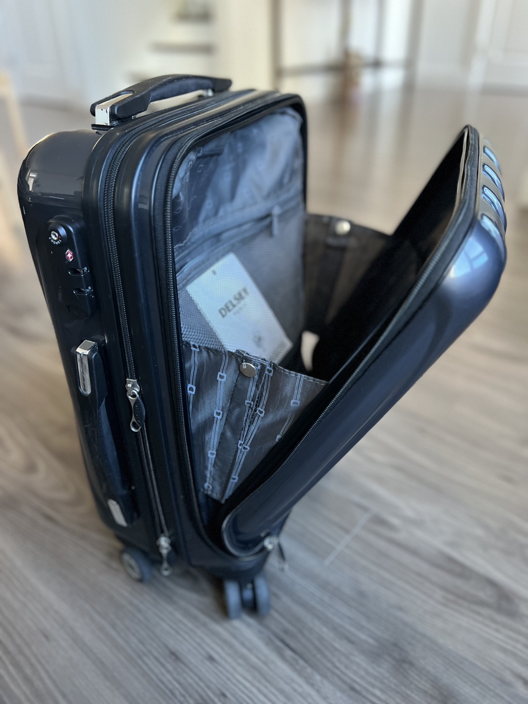 Delsey carryon with zippered laptop section - photo 5