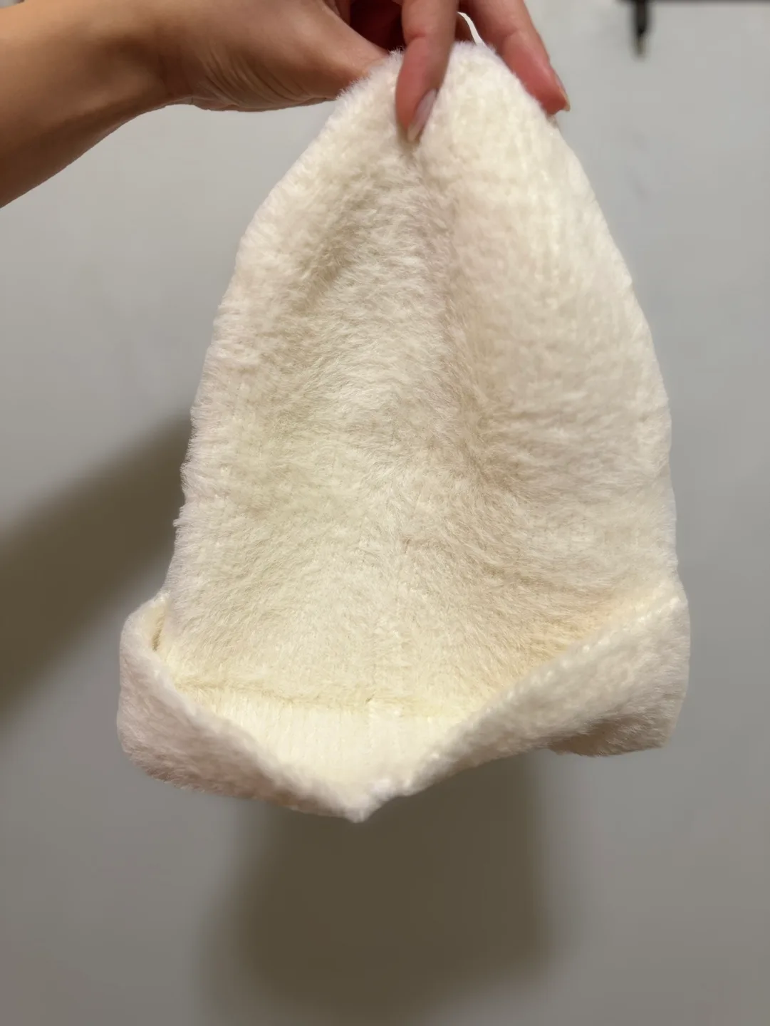 Levi's White Fuzzy Beanie image indicator(3)