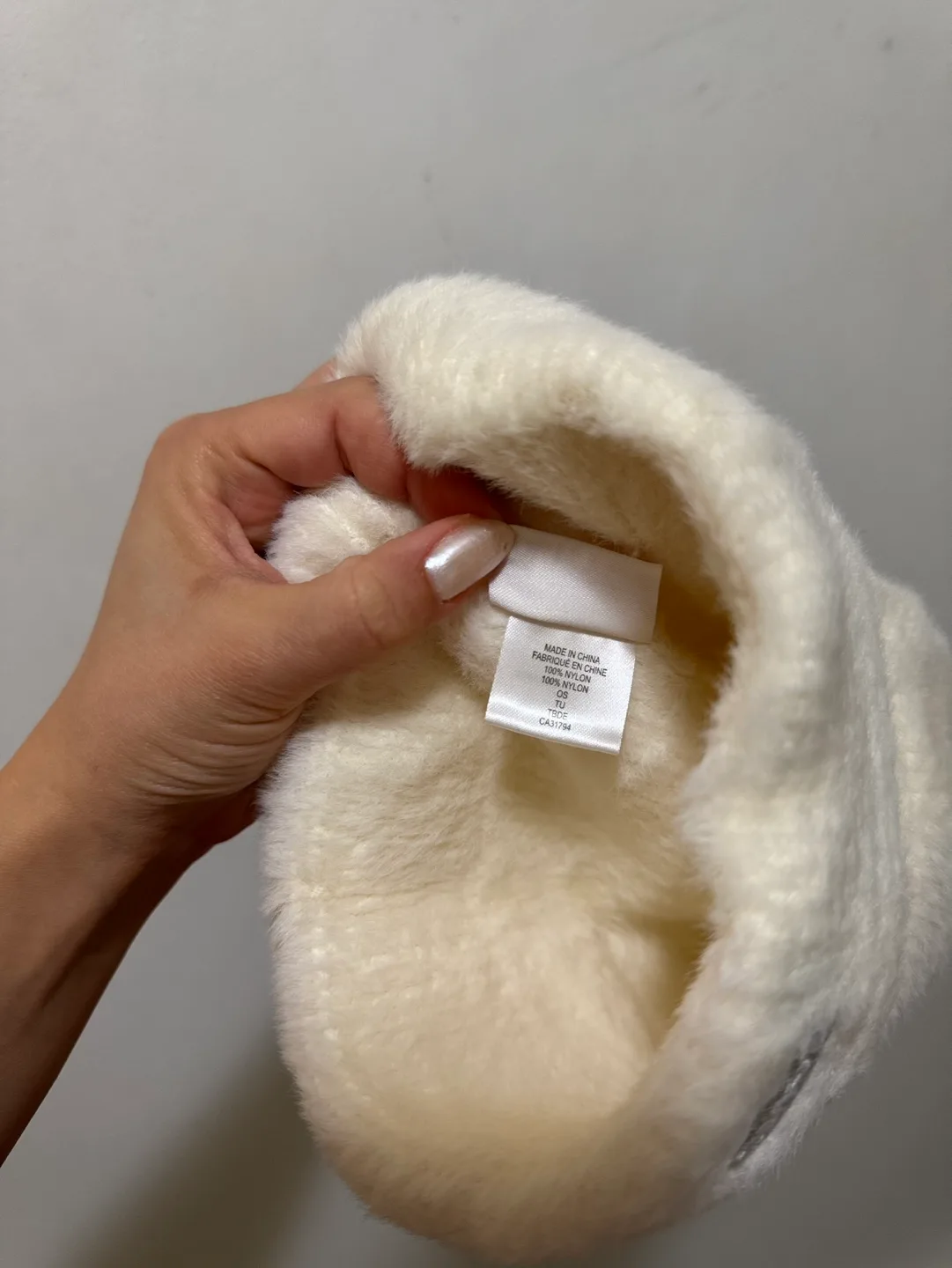 Levi's White Fuzzy Beanie image indicator(4)