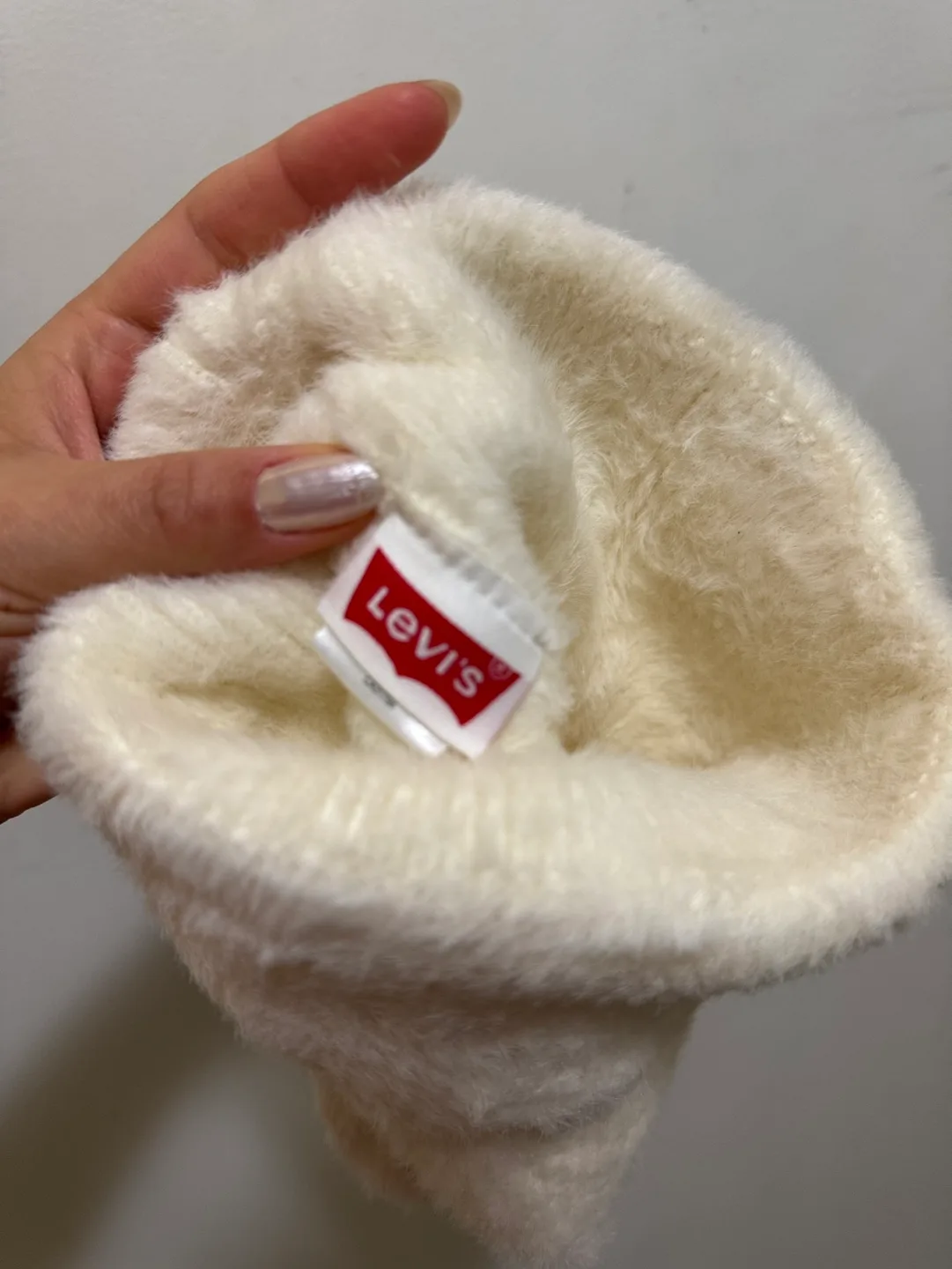 Levi's White Fuzzy Beanie image indicator(5)