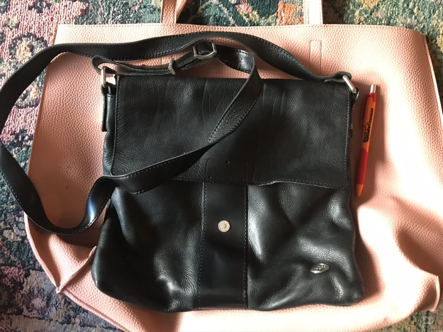 Leather Crossbody Bag image indicator(6)