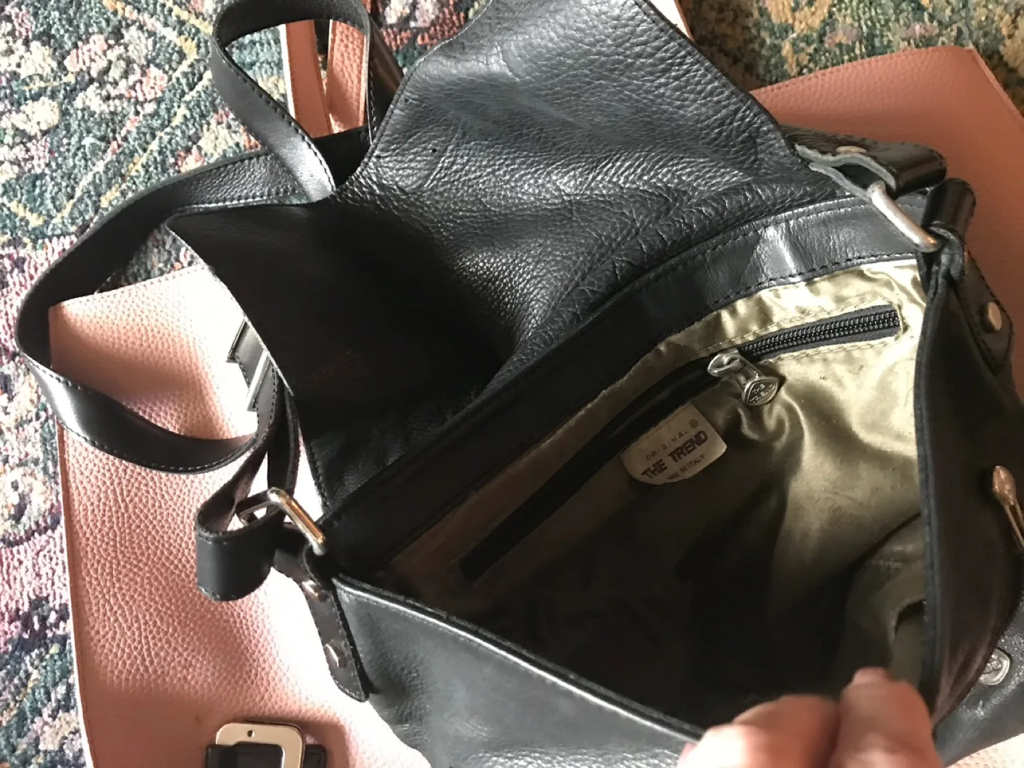 Leather Crossbody Bag image indicator(7)