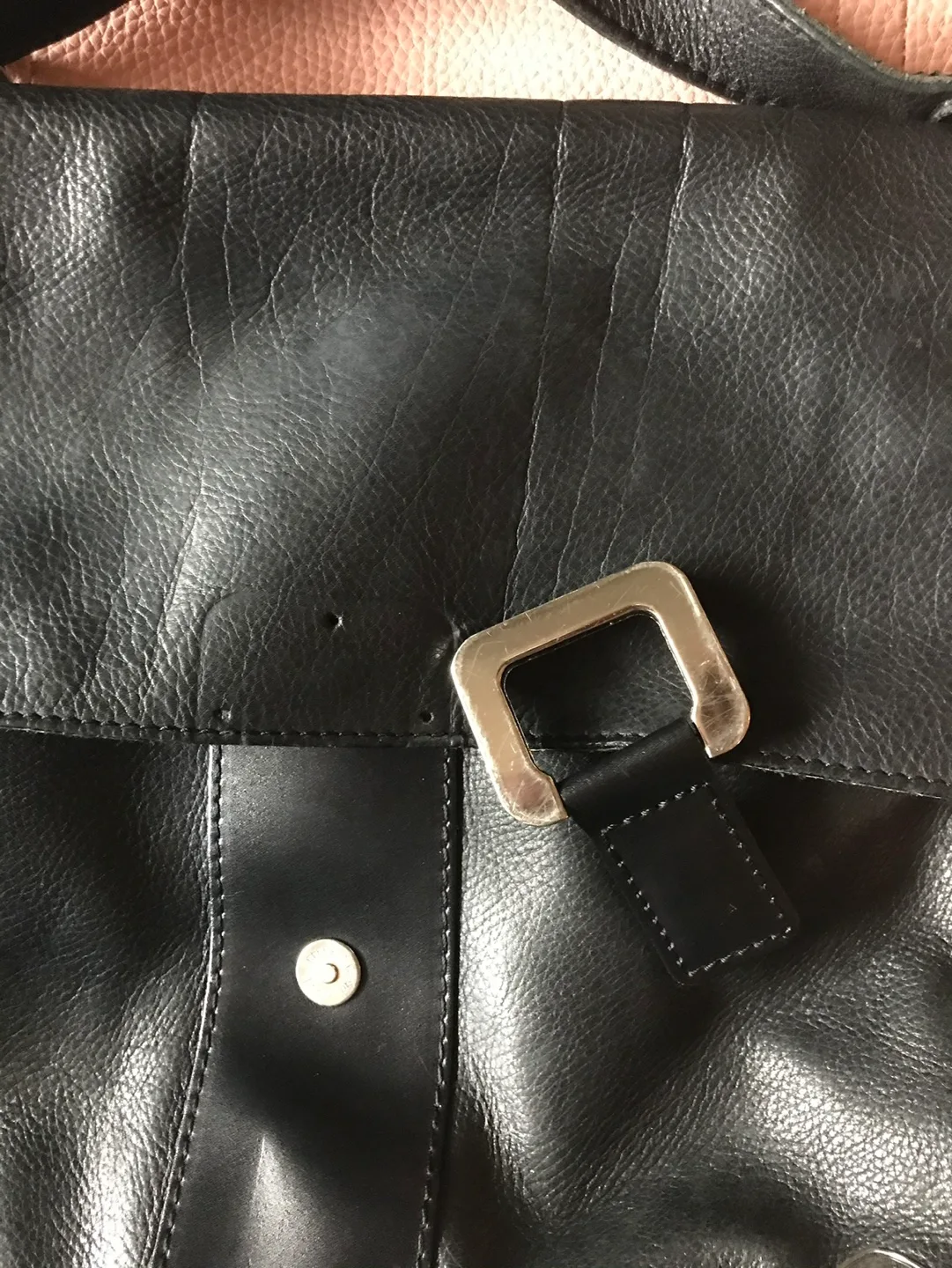 Leather Crossbody Bag image indicator(4)