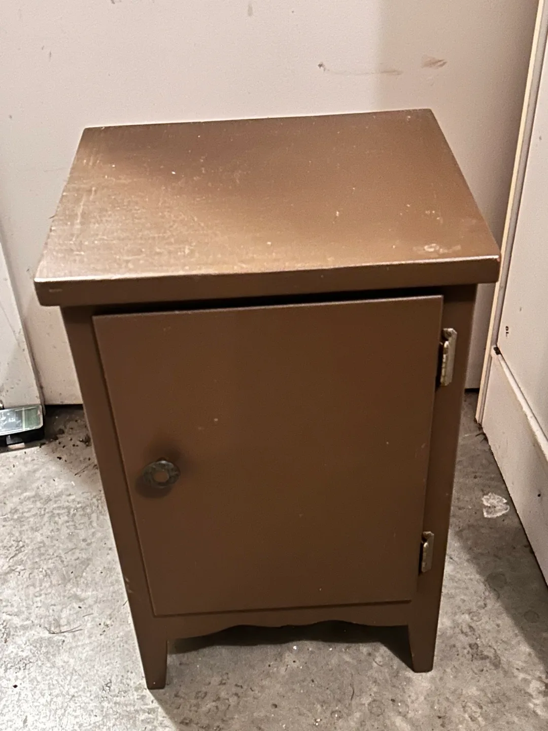 Vintage Brown Wooden Cabinet image indicator(2)