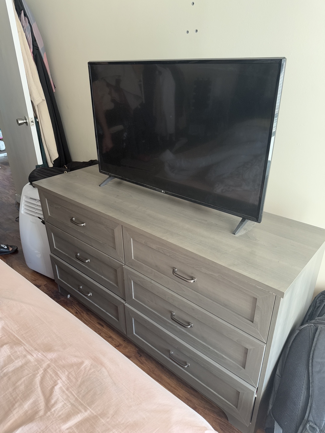 Six-Drawer Dresser Set