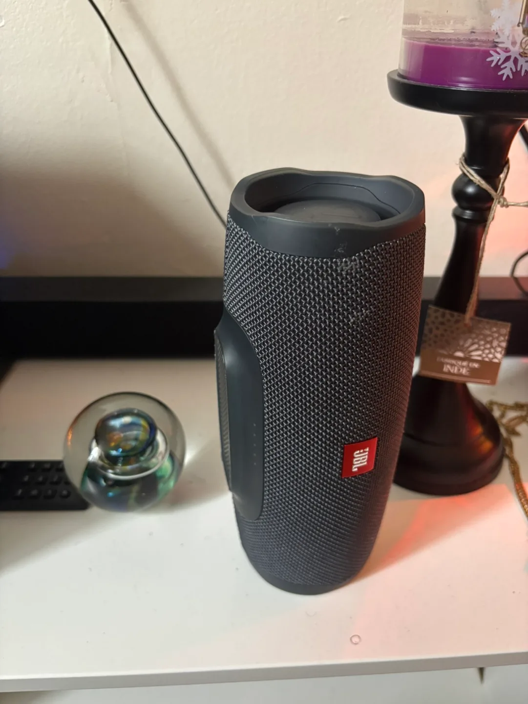 JBL charge 2 EssentialPortable Bluetooth Speaker - dark green image indicator(2)