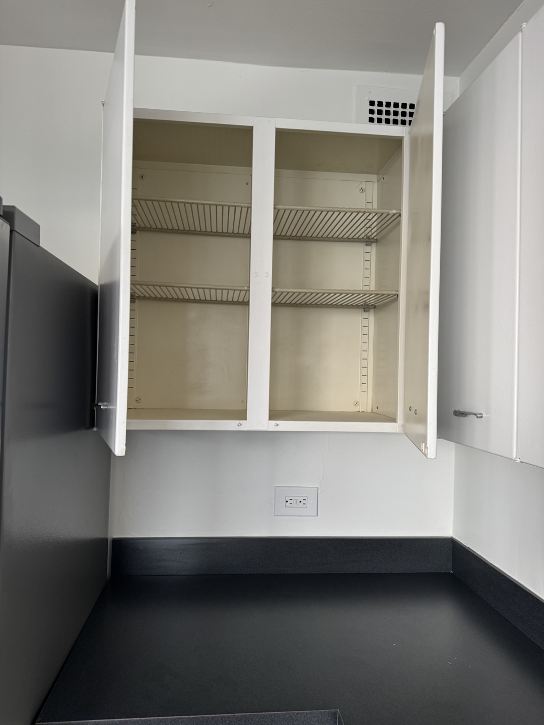 White metal  Kitchen Cabinets - photo 4