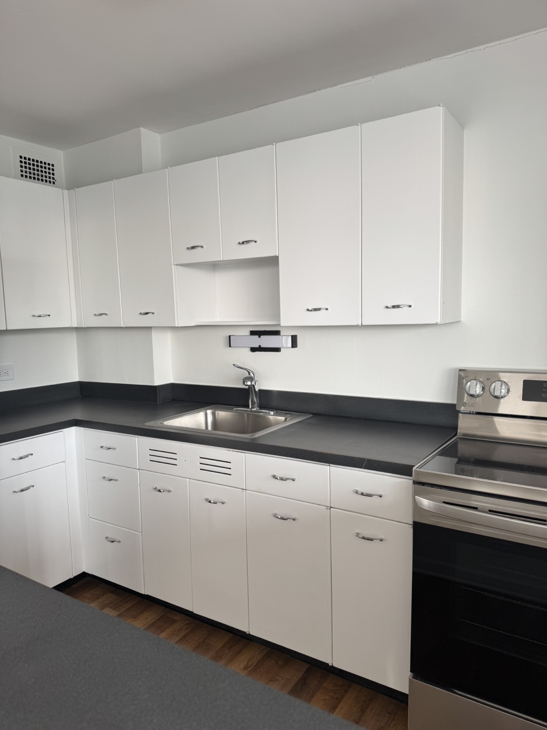 White metal  Kitchen Cabinets - photo 2