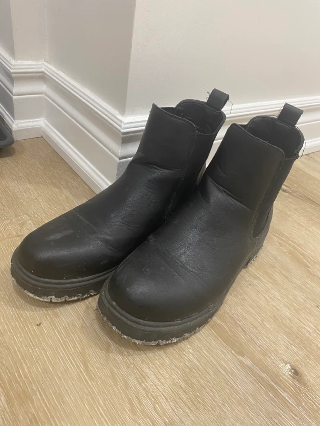 Snow boots, vans classic sneaker, the other boots image indicator(5)