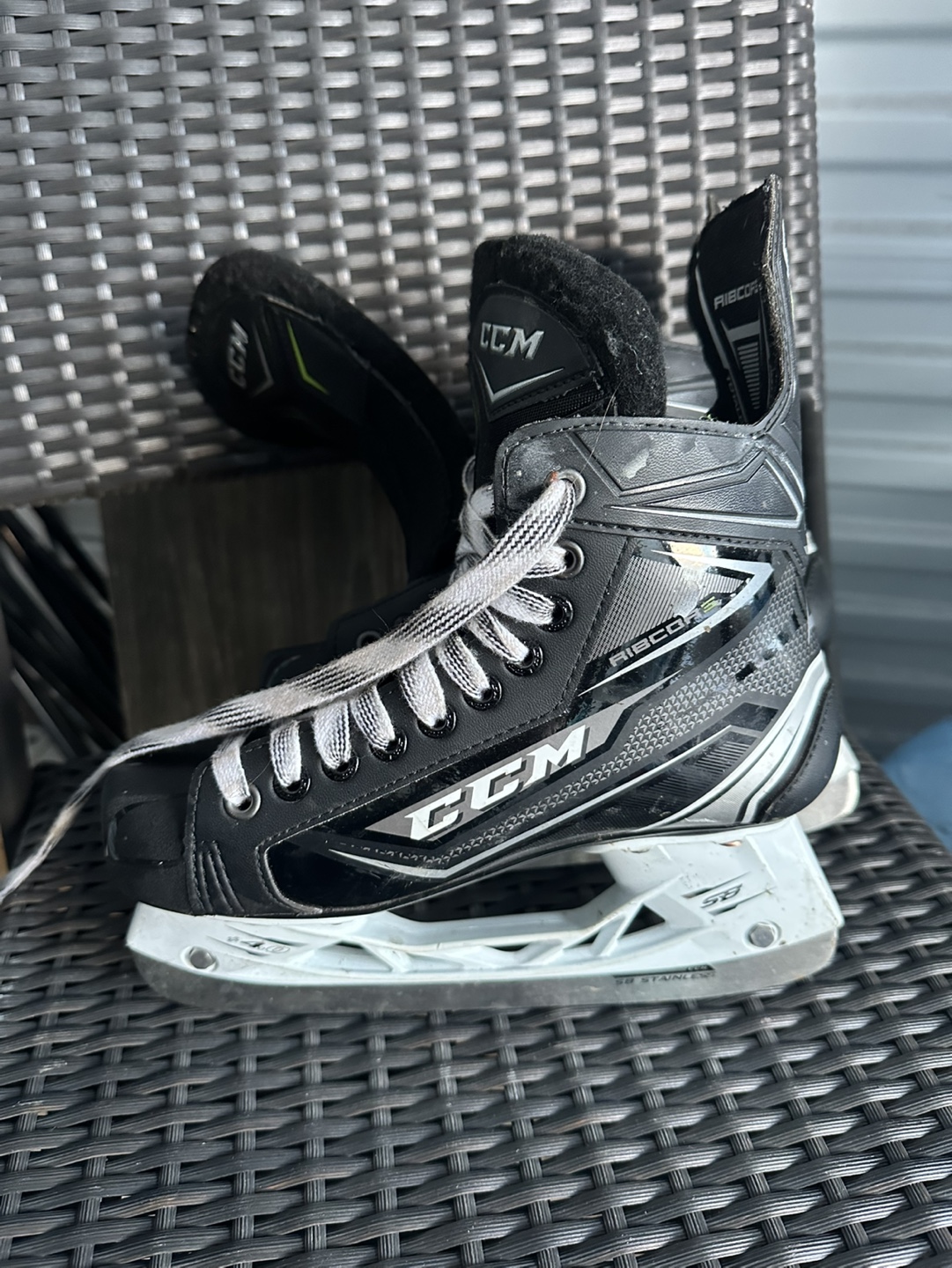 CCM Ribcor 40 Ice Skates - Size 4.5