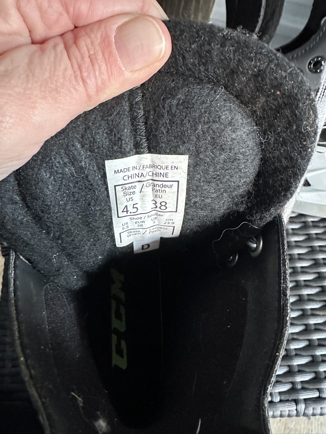 CCM Ribcor 40 Ice Skates - Size 4.5 - photo 2