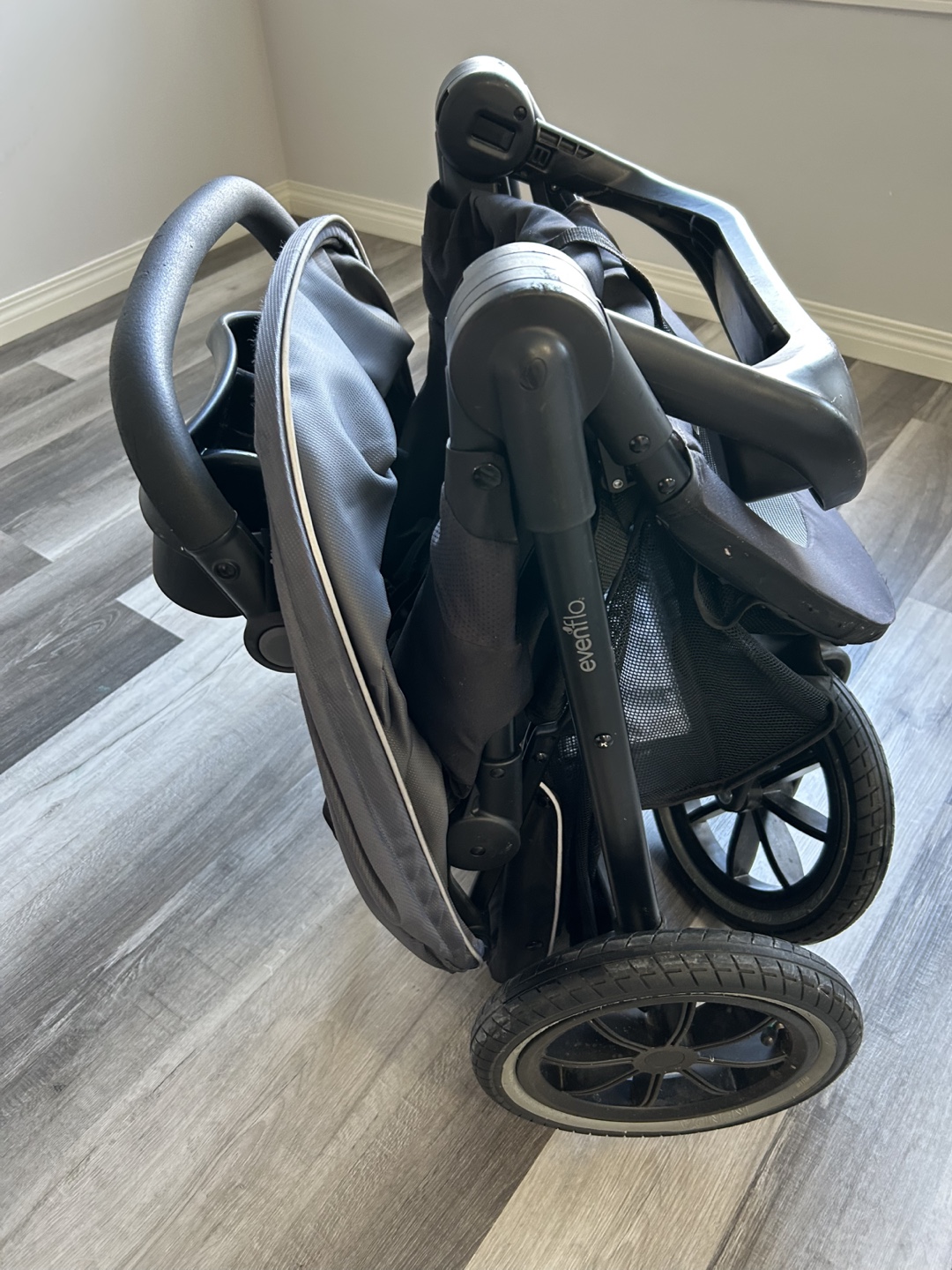 Evenflo stroller - photo 4