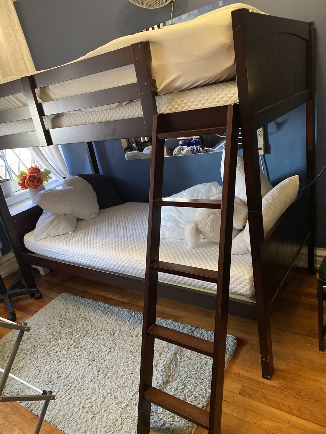 Twin over Full Bunk Bed with Ladder