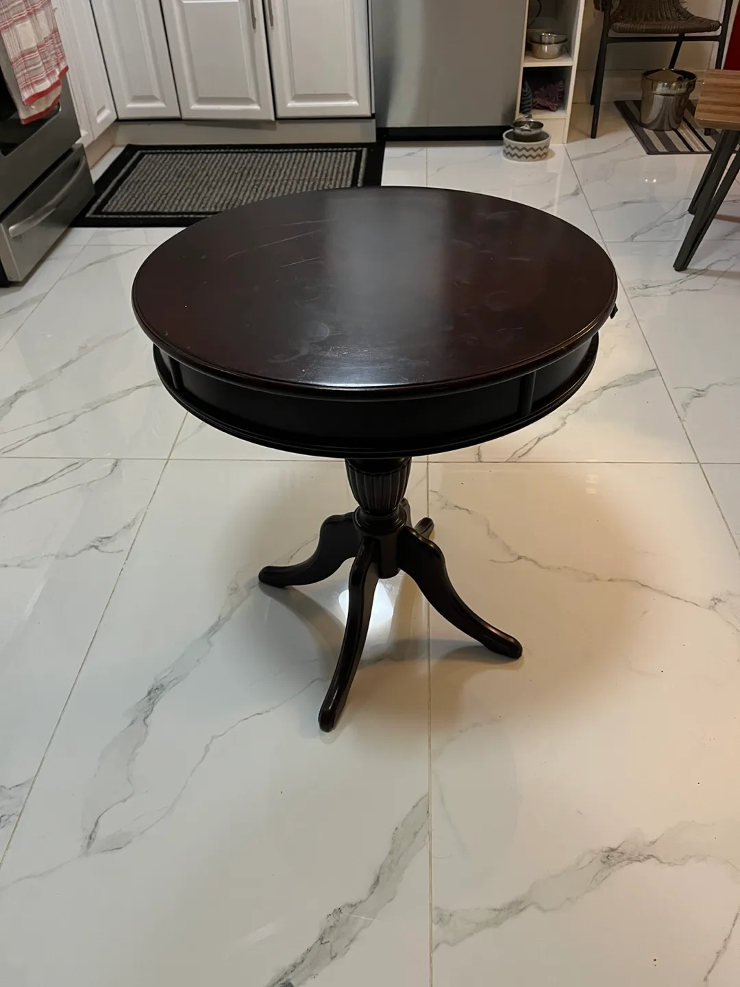 Round end table thumbnail