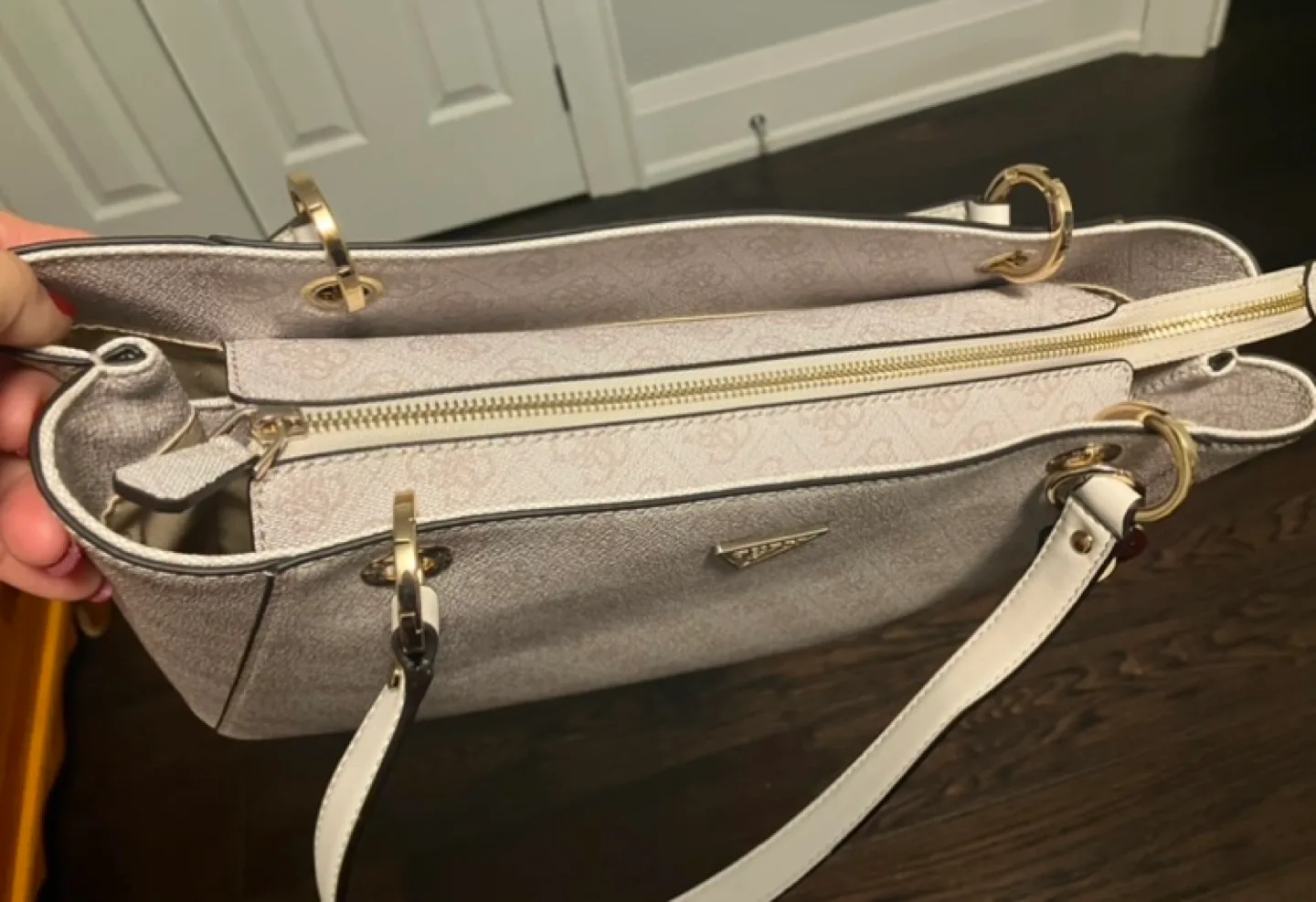 Guess Beige Tote Bag image indicator(8)