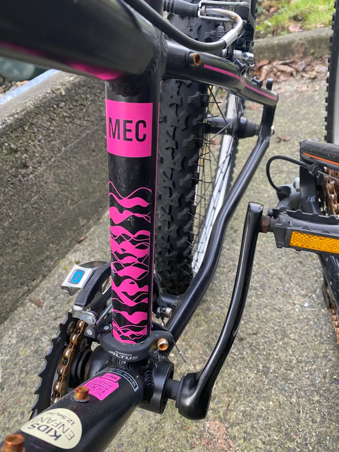 MEC Ace kids mountain bike (pink) image indicator(7)