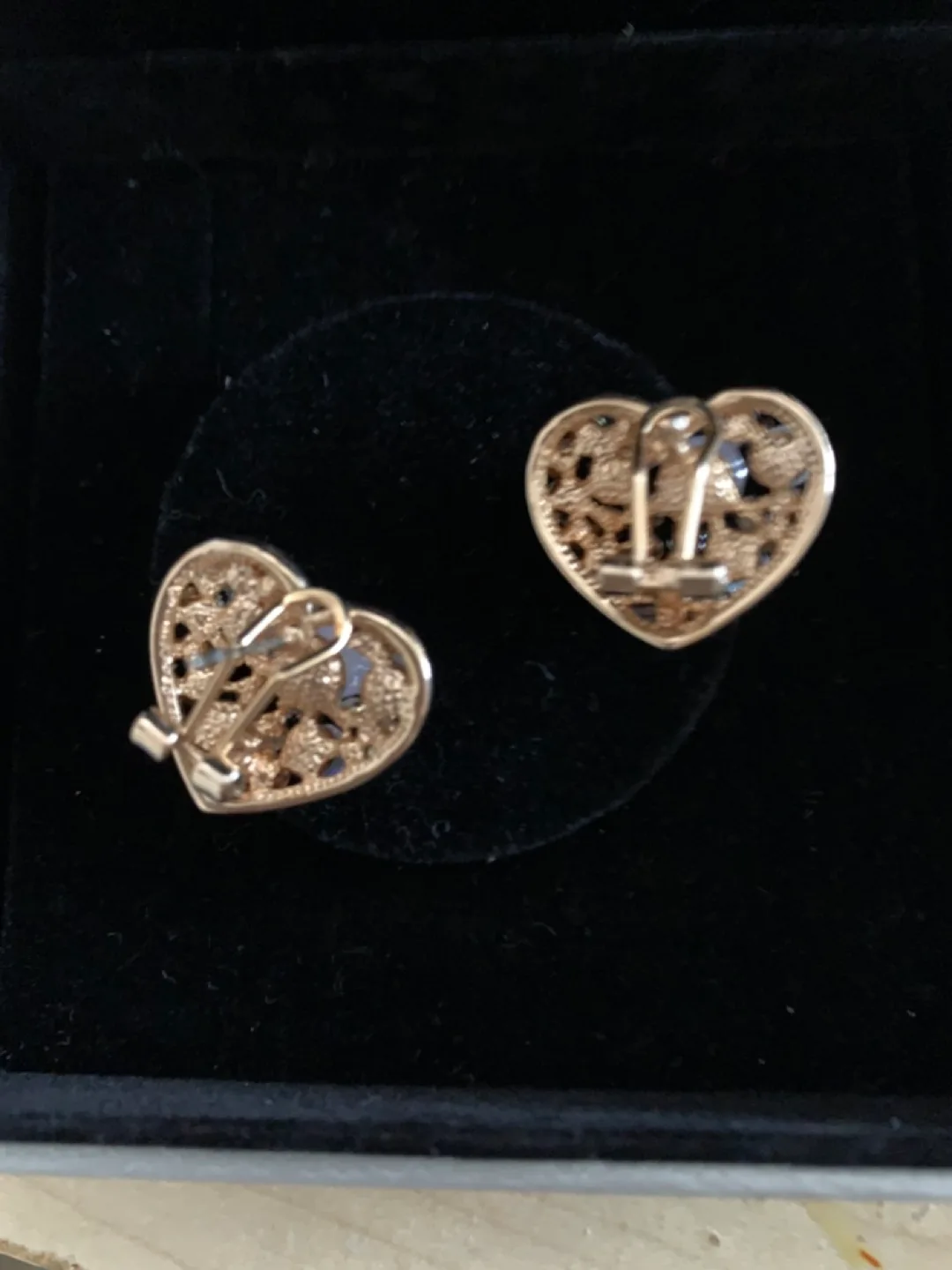 Gorgeous heart-shaped earrings image indicator(2)