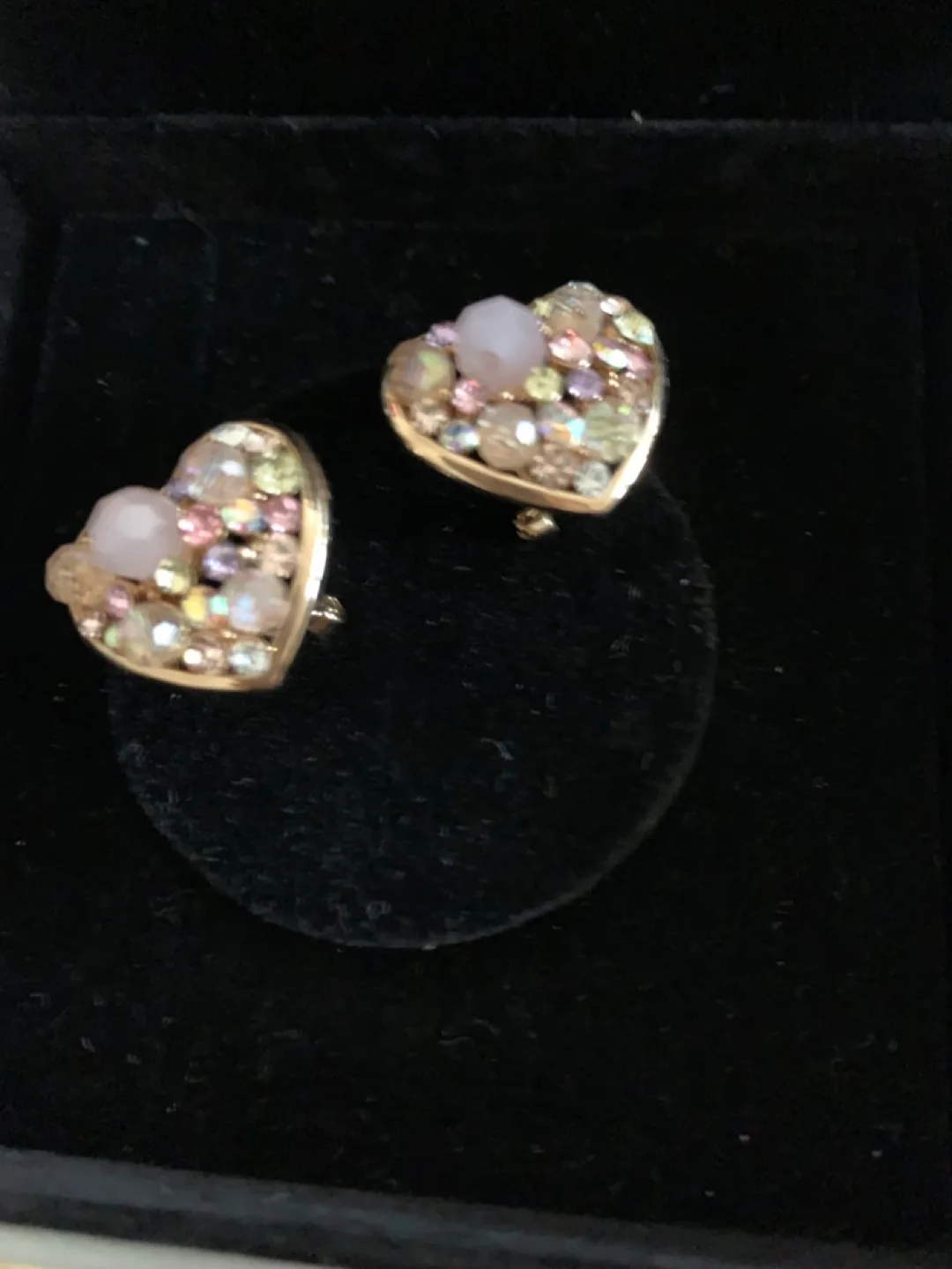 Gorgeous heart-shaped earrings image indicator(3)