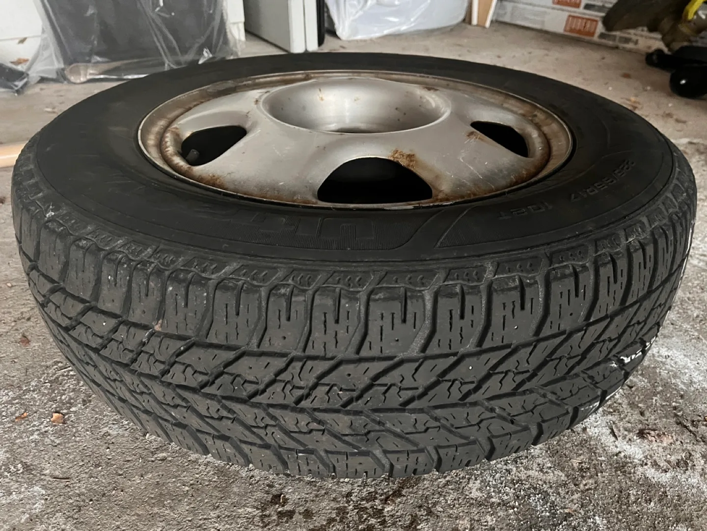 Honda CRV 2015 set of 4 winter tires and rims image indicator(3)