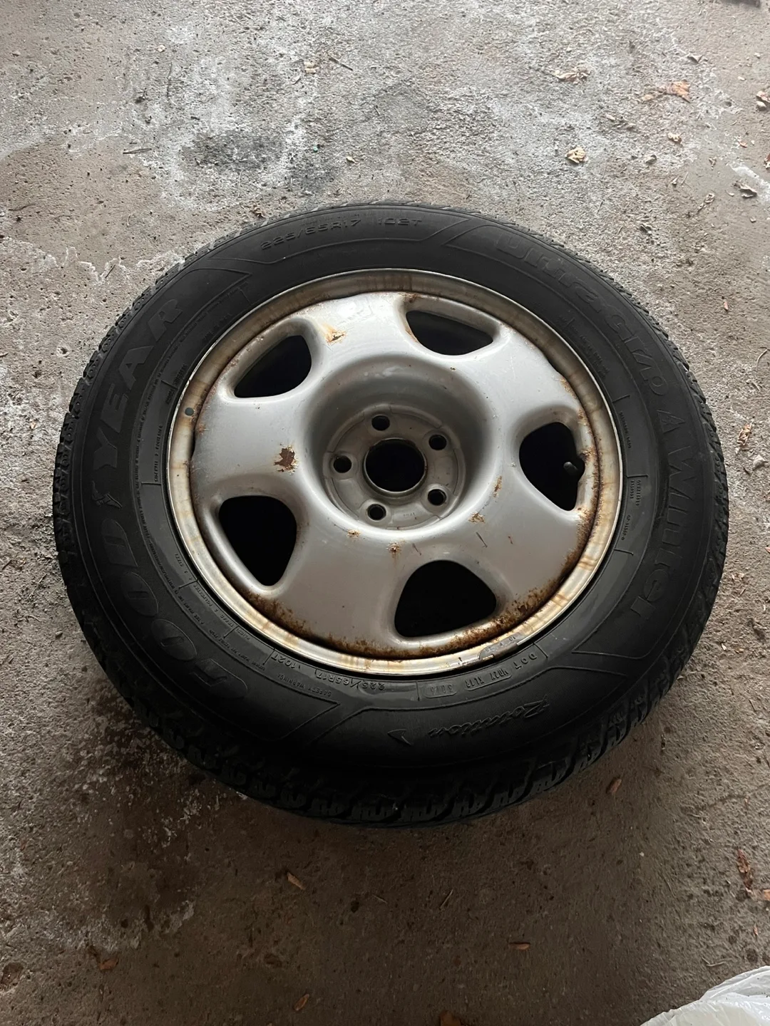 Honda CRV 2015 set of 4 winter tires and rims image indicator(2)