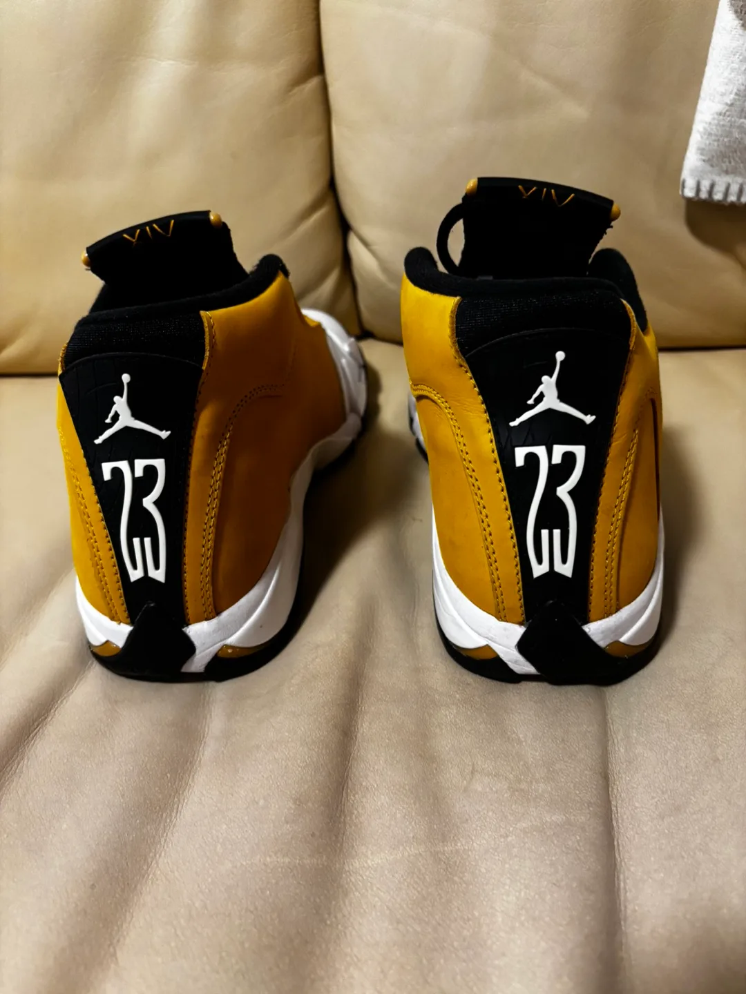 Air Jordan 14 Light Ginger (2022) image indicator(3)