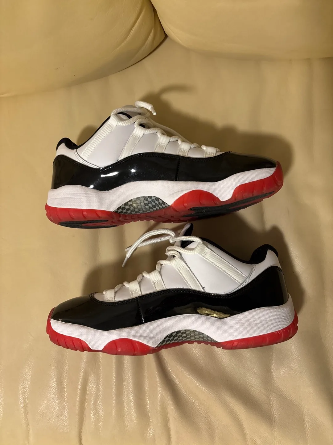 Air Jordan 11 Retro Low Concord Bred (2020) image indicator(2)