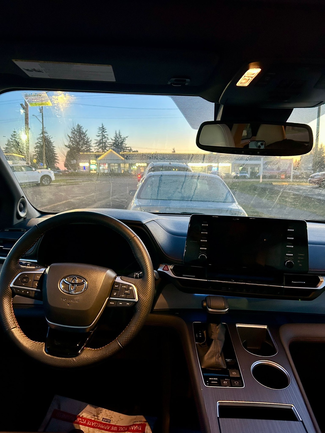 2023 Toyota Sienna AWD Hybrid - photo 2
