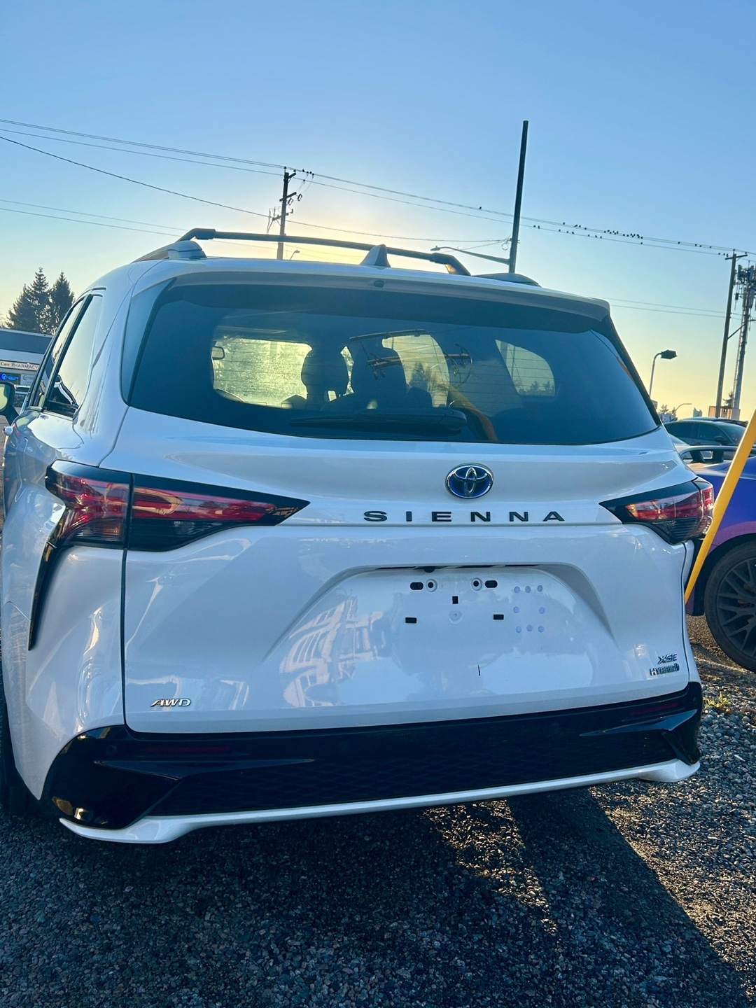 2023 Toyota Sienna AWD Hybrid - photo 4