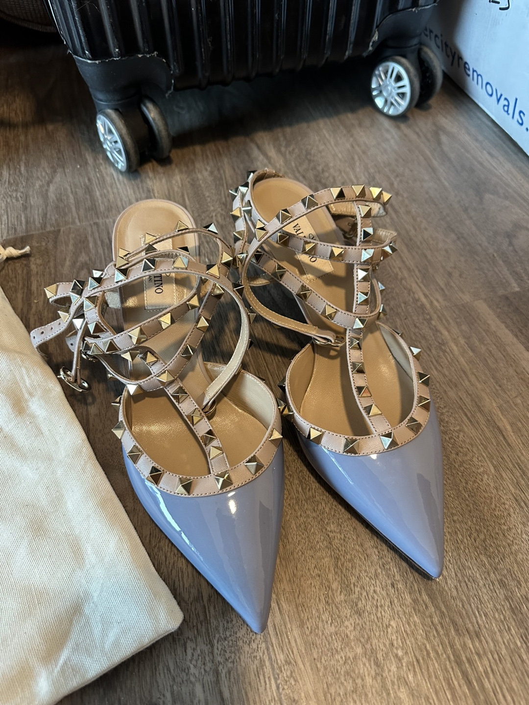 Valentino Garavani Rockstud Point-Toe Pumps