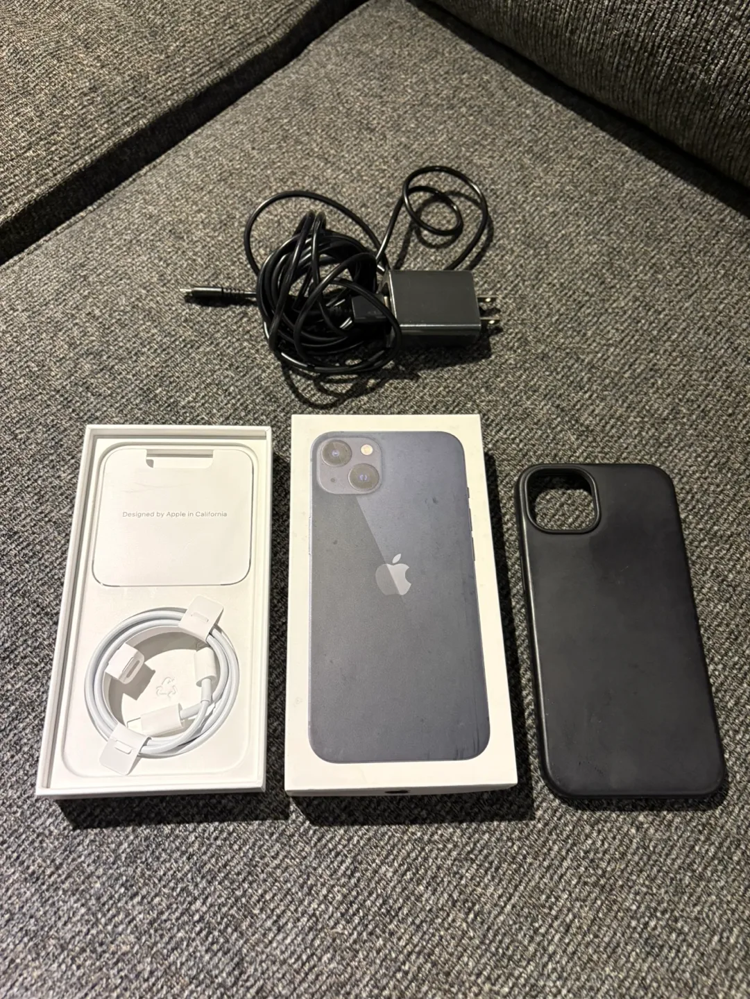 iPhone 13 Midnight Blue - 128GB - Used image indicator(3)