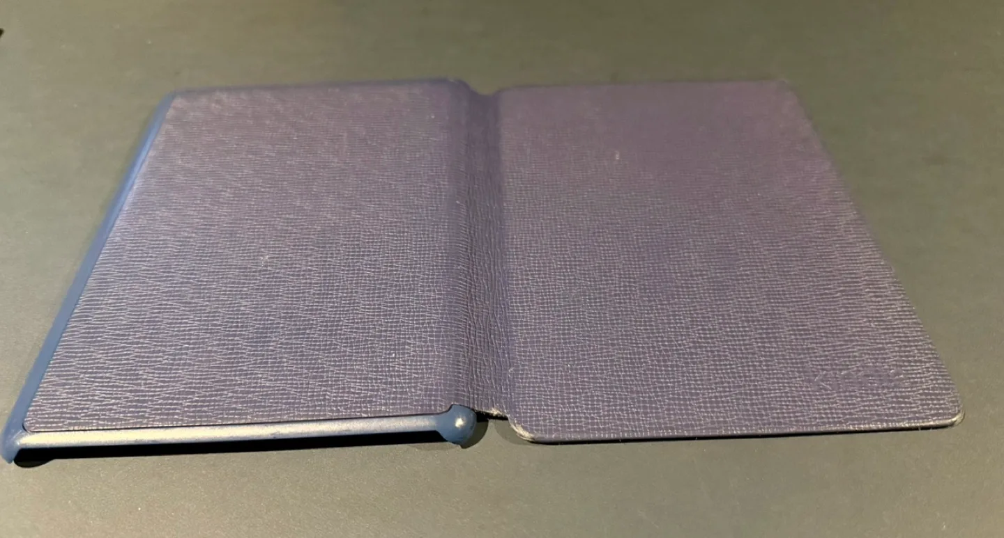 Amazon Kindle E-reader with Case image indicator(2)