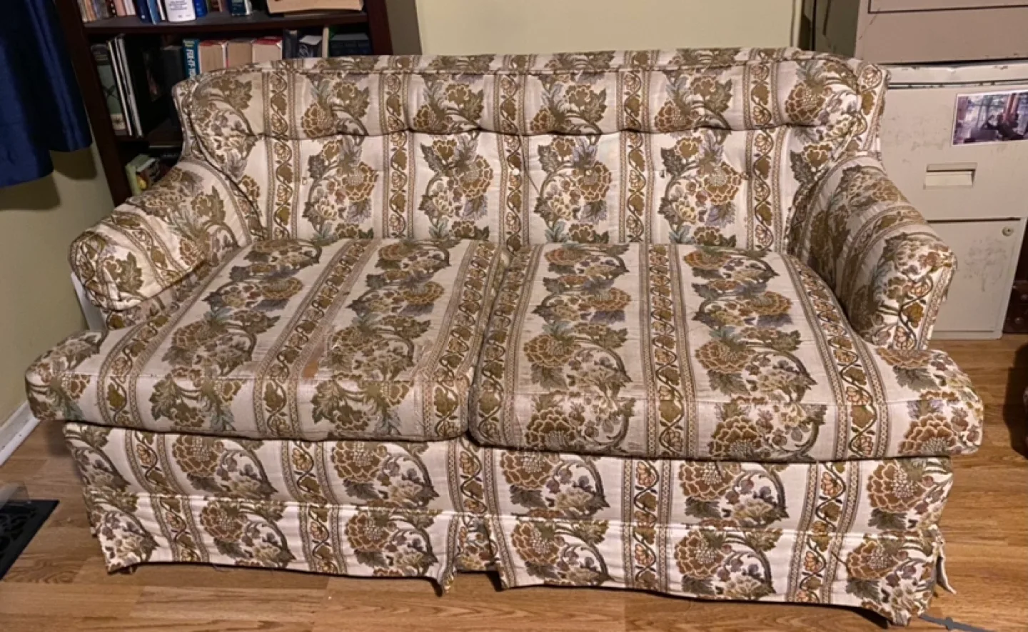 Vintage Floral Pattern Loveseat thumbnail