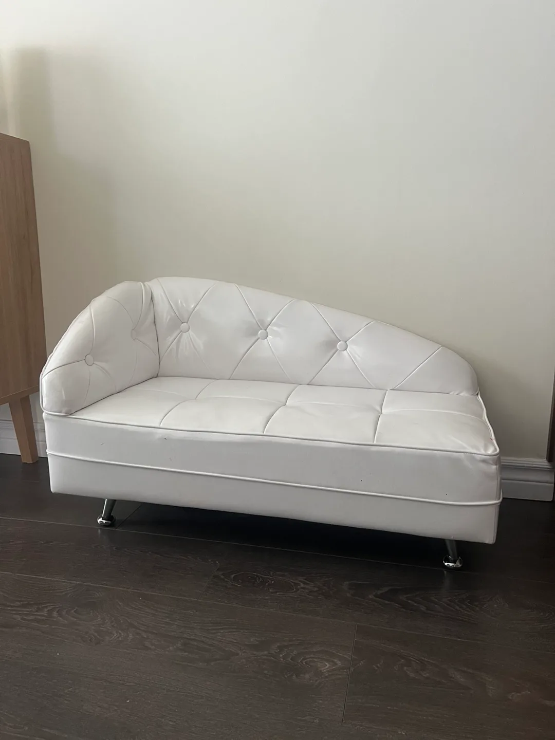 White Modern kids Couch image indicator(2)