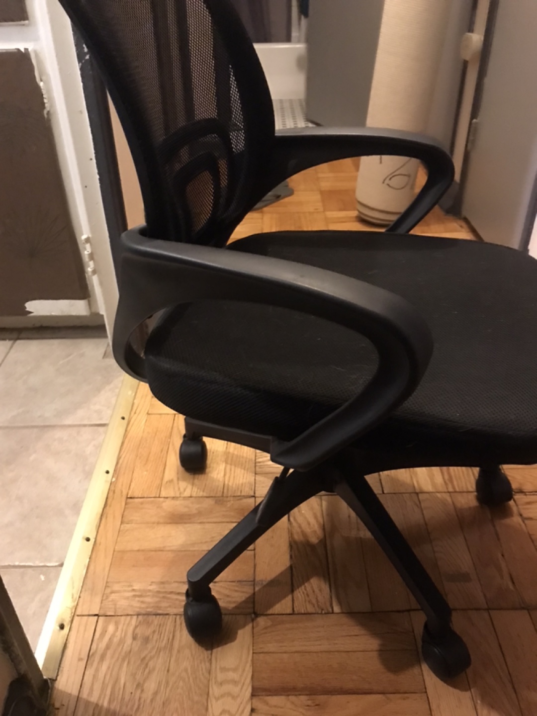 Black Mesh Office Chair - photo 2