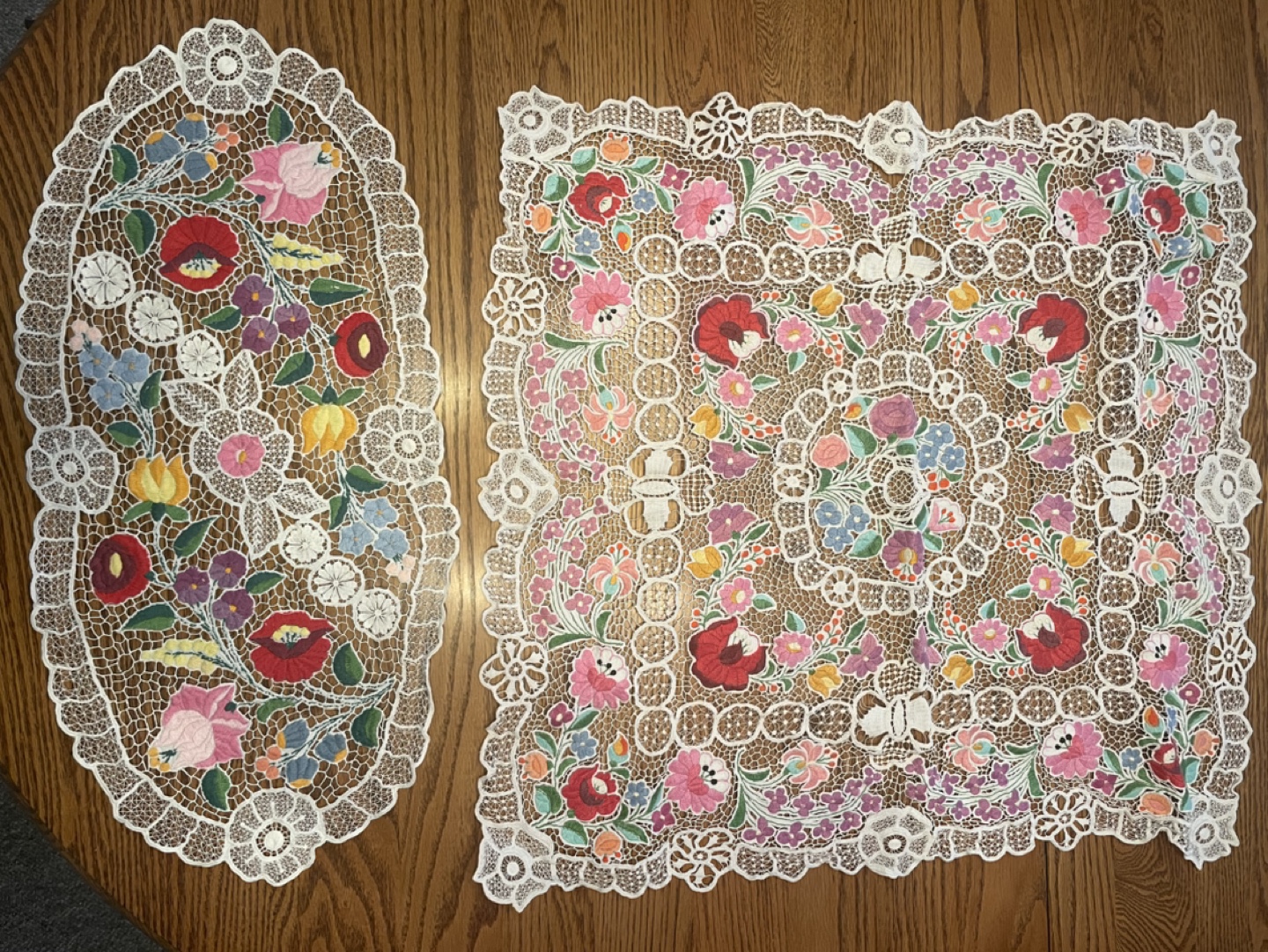 Vintage Floral Lace Doilies Set