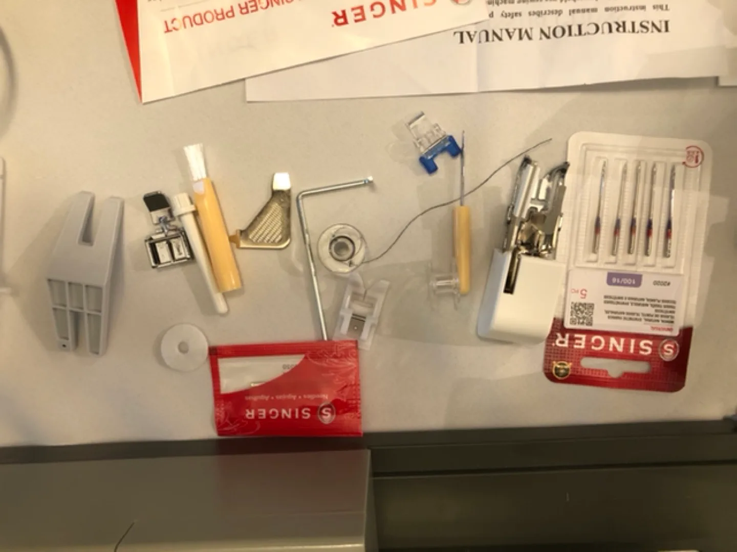 Singer Heavy Duty Sewing Machine with Hard Case image indicator(8)