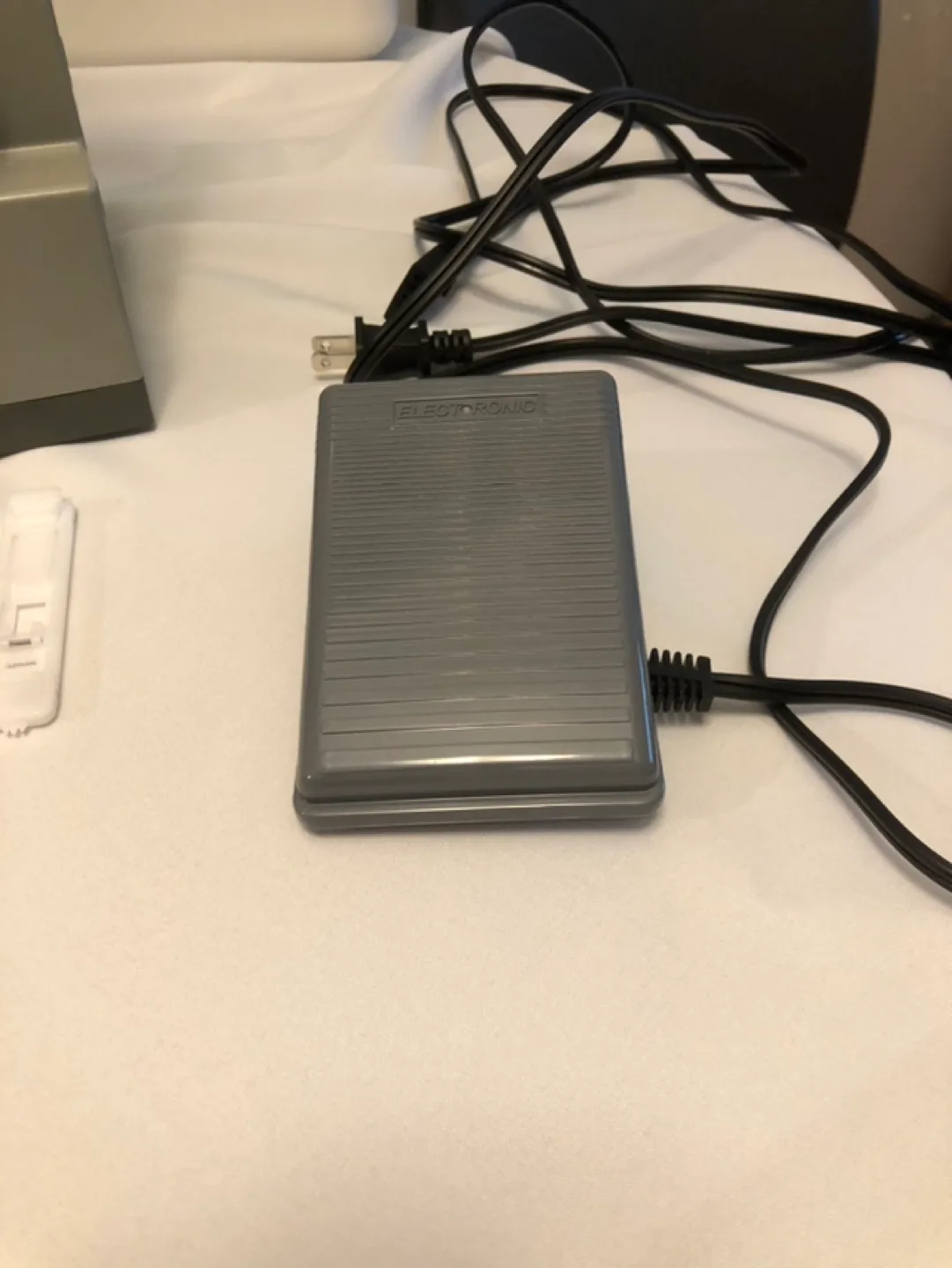 Singer Heavy Duty Sewing Machine with Hard Case image indicator(10)