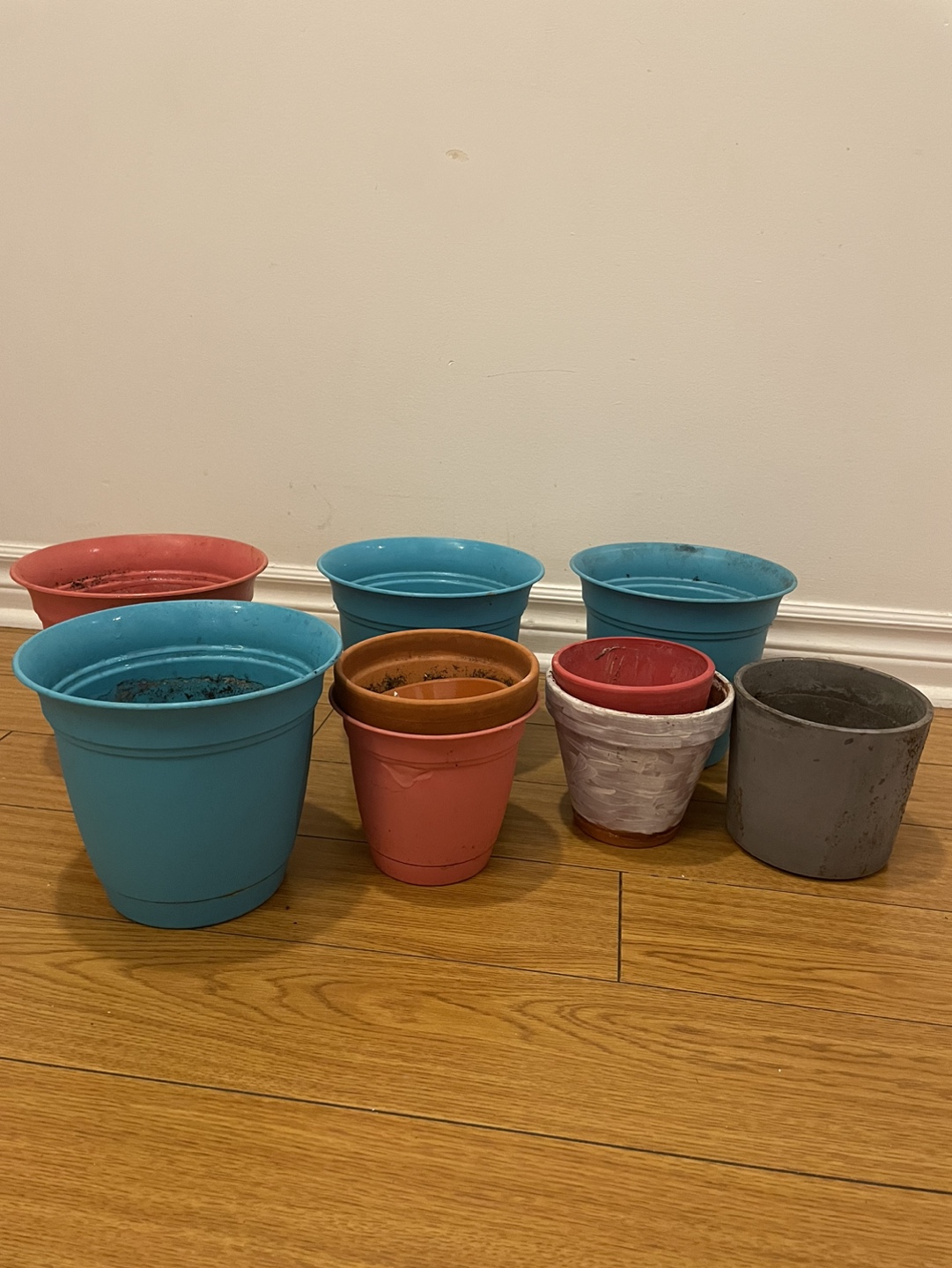 Assorted Plastic Plant Pots