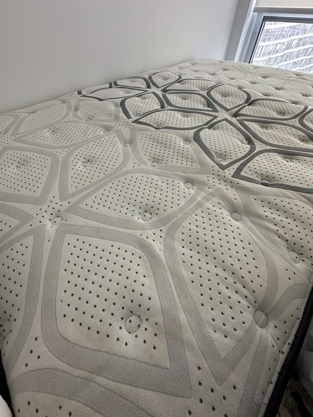 Queen size mattress - photo 2