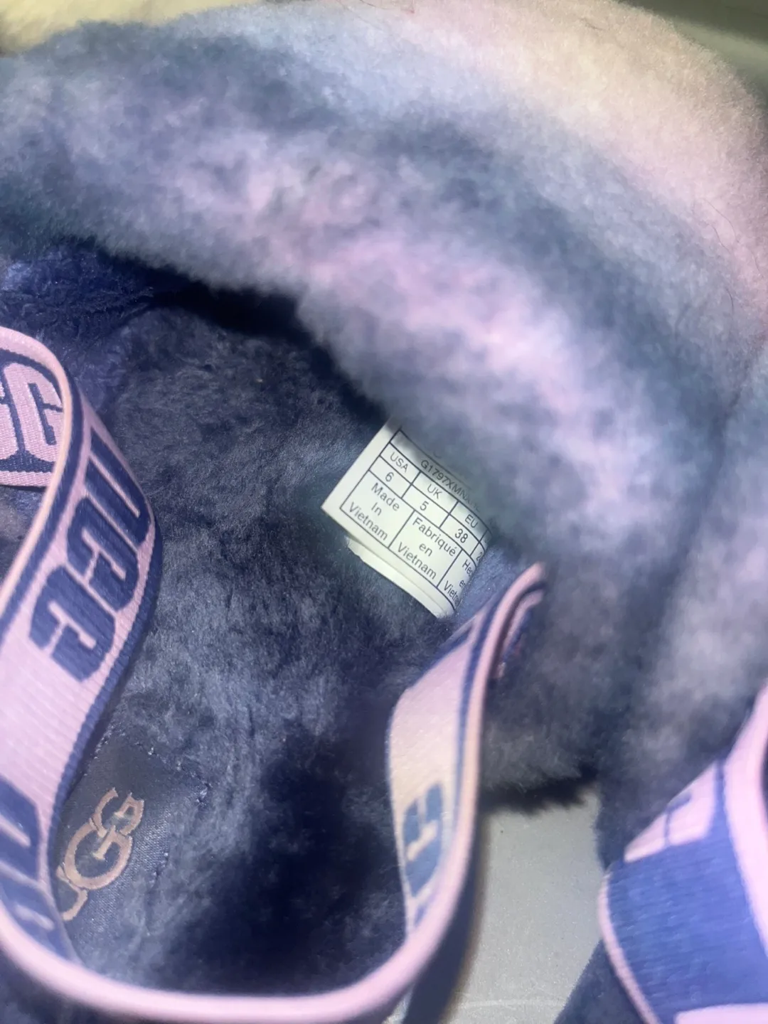 UGG Fluff Yeah Slide Sandals - Size 6 image indicator(2)