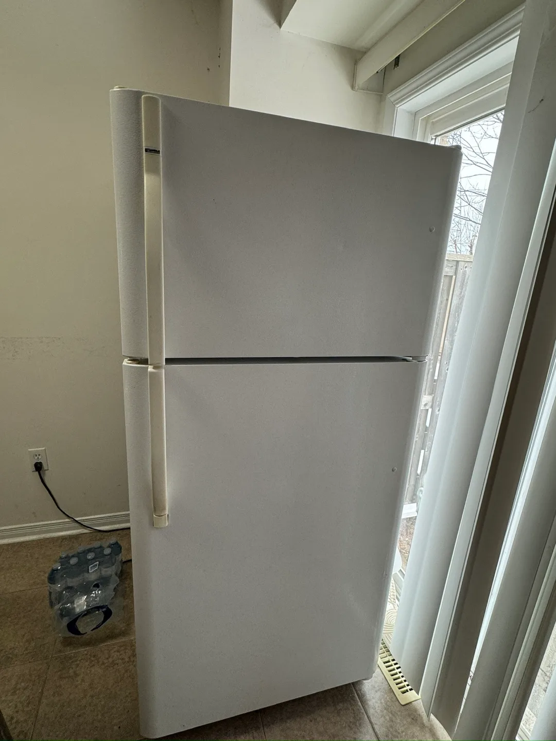 Used White  Refrigerator thumbnail
